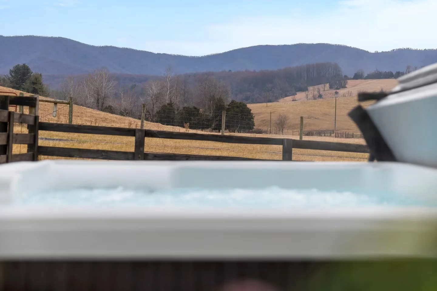 31-hot-tub-mountain-view.jpg