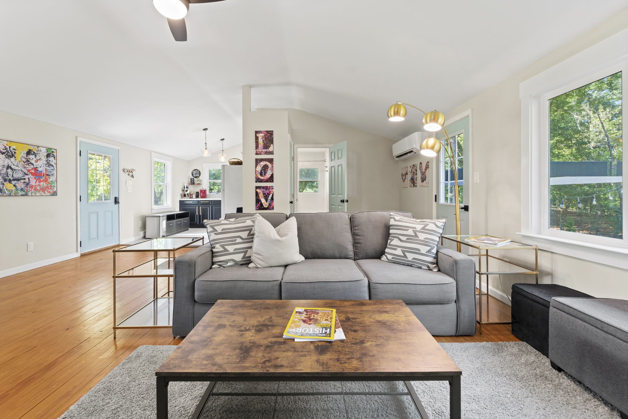 The River House living rom4 .jpg