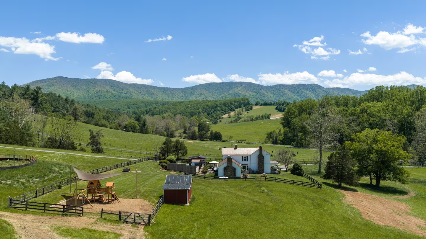 09-the-heritage-house-aerial-mountain-view.png