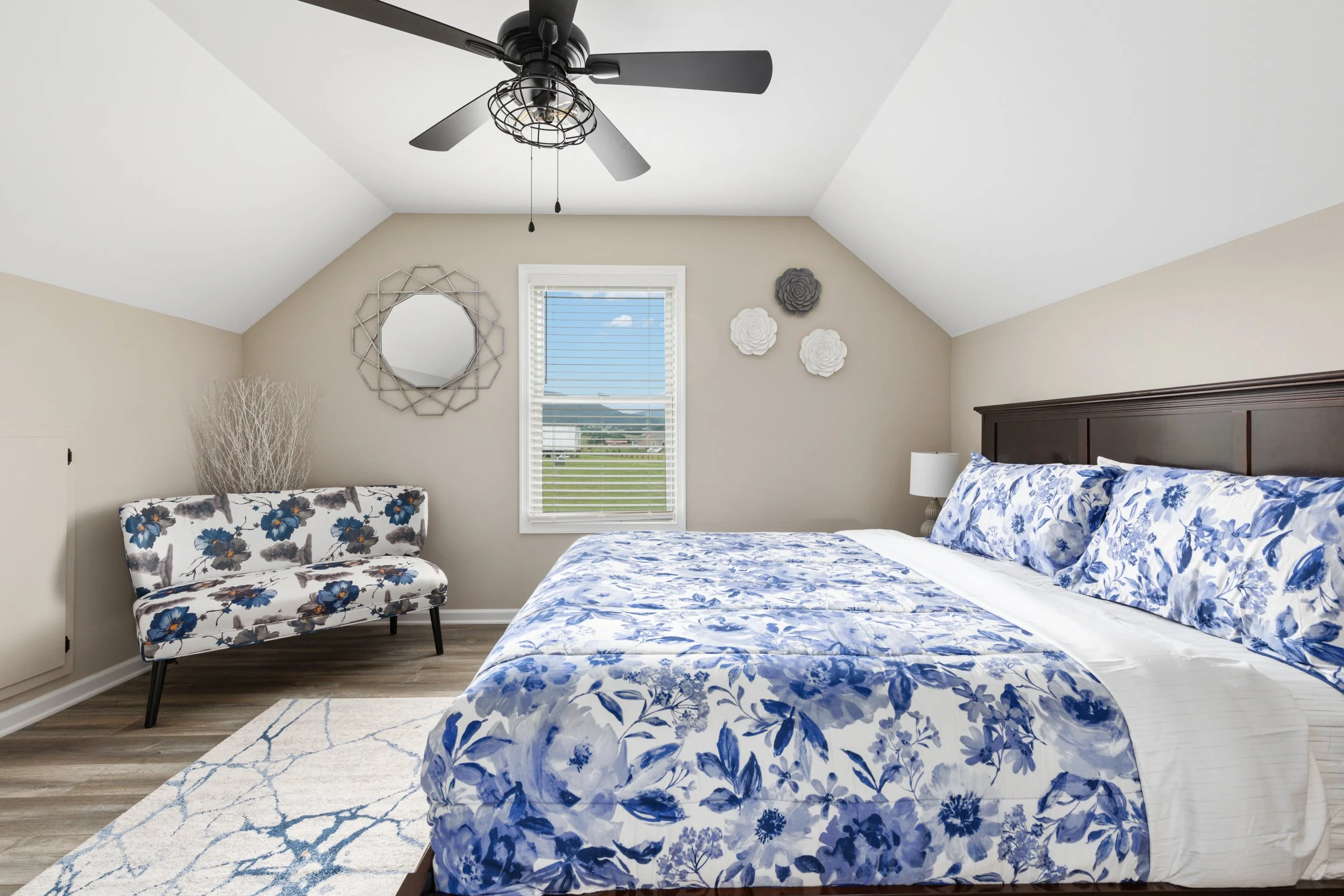 12-2E6A4257_547RiversideDr-SheilaJowkar-AbsoluteAltitude-24.jpg