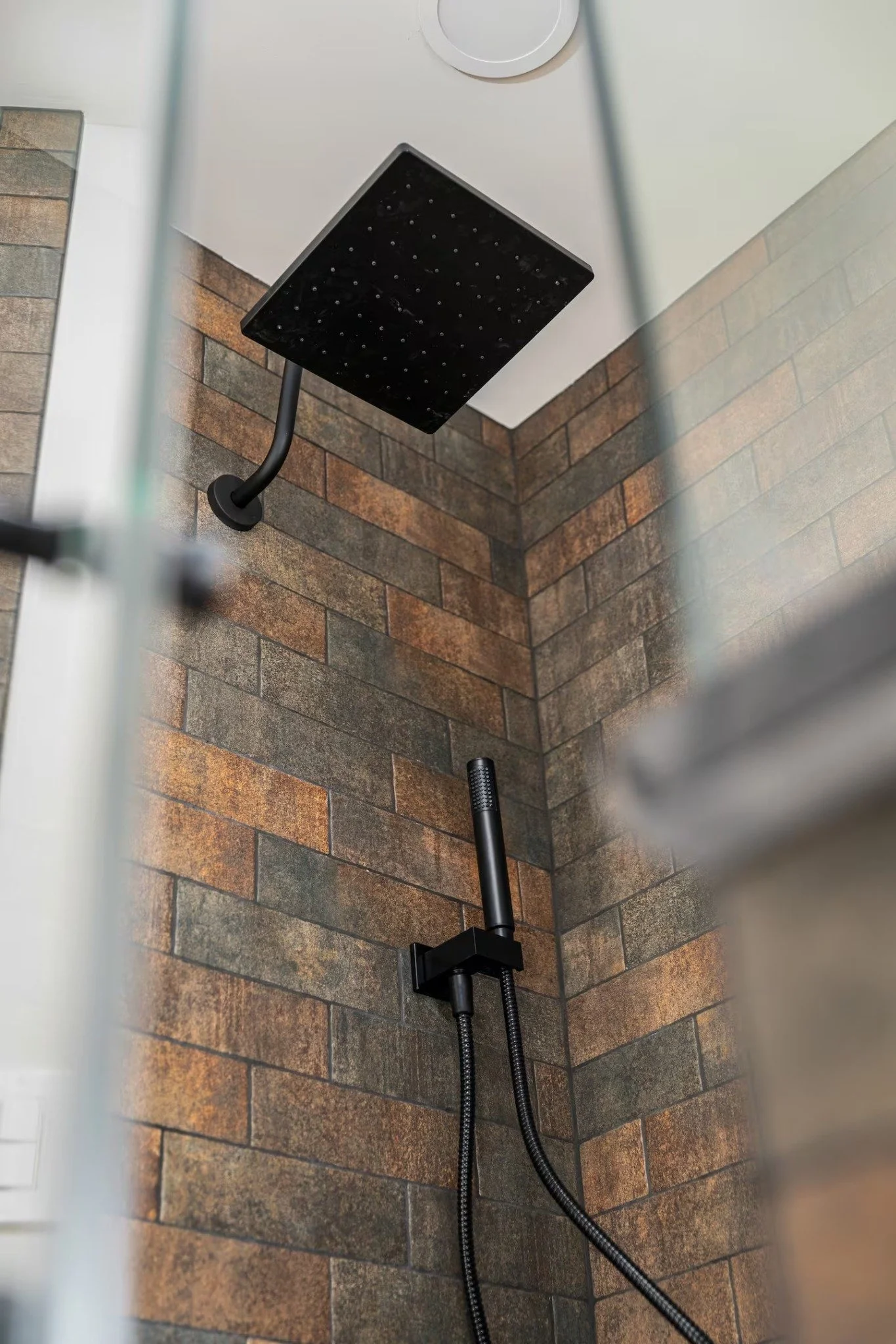 07-shower-head-detail.jpg
