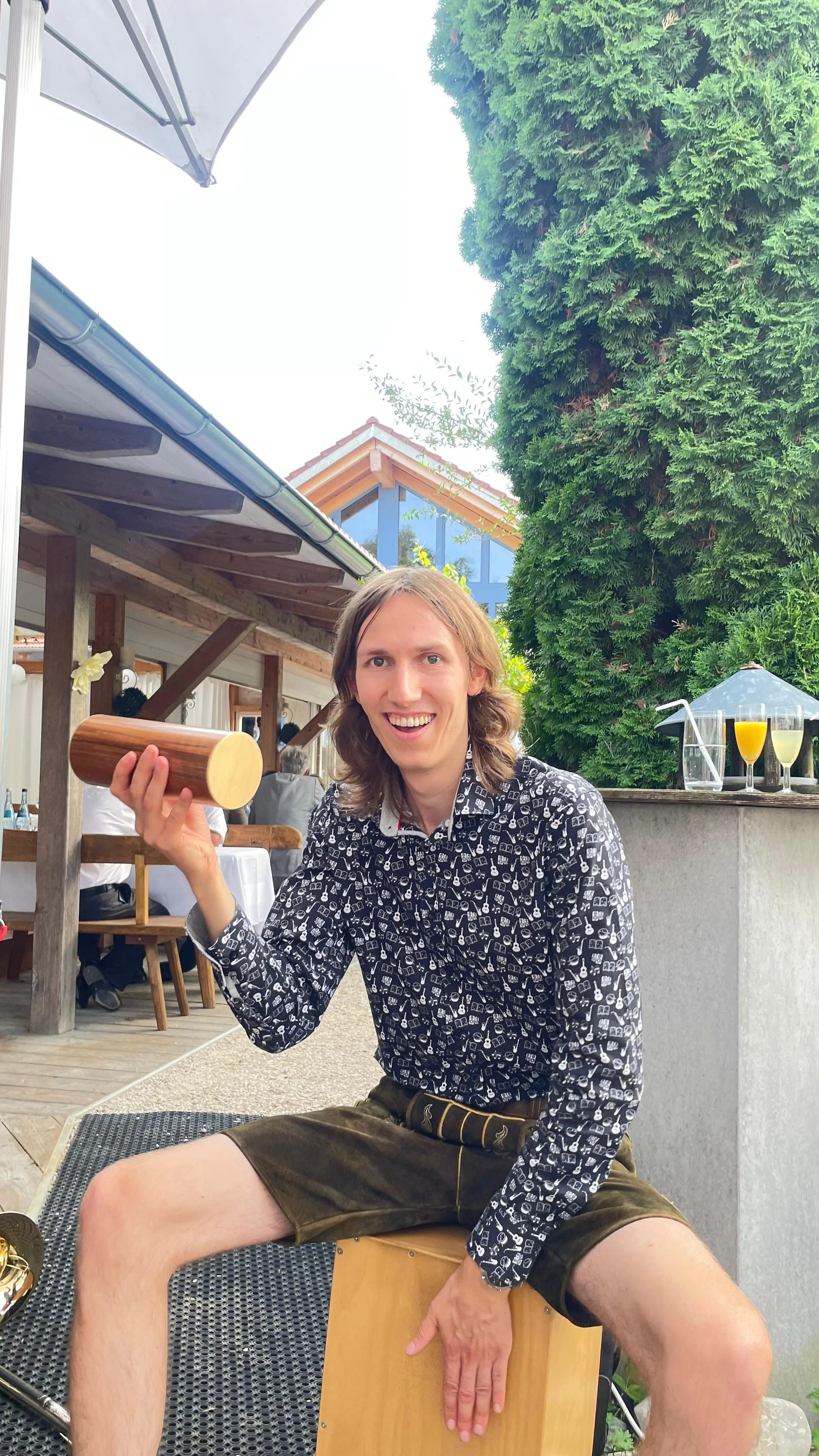 Akustische Sektempfang für Hochzeiten mit Akustikgitarre, Cajon, Bass und Gesang