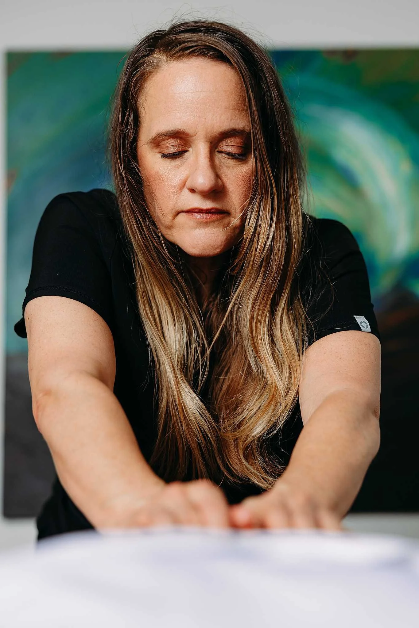 therapist black shirt massage