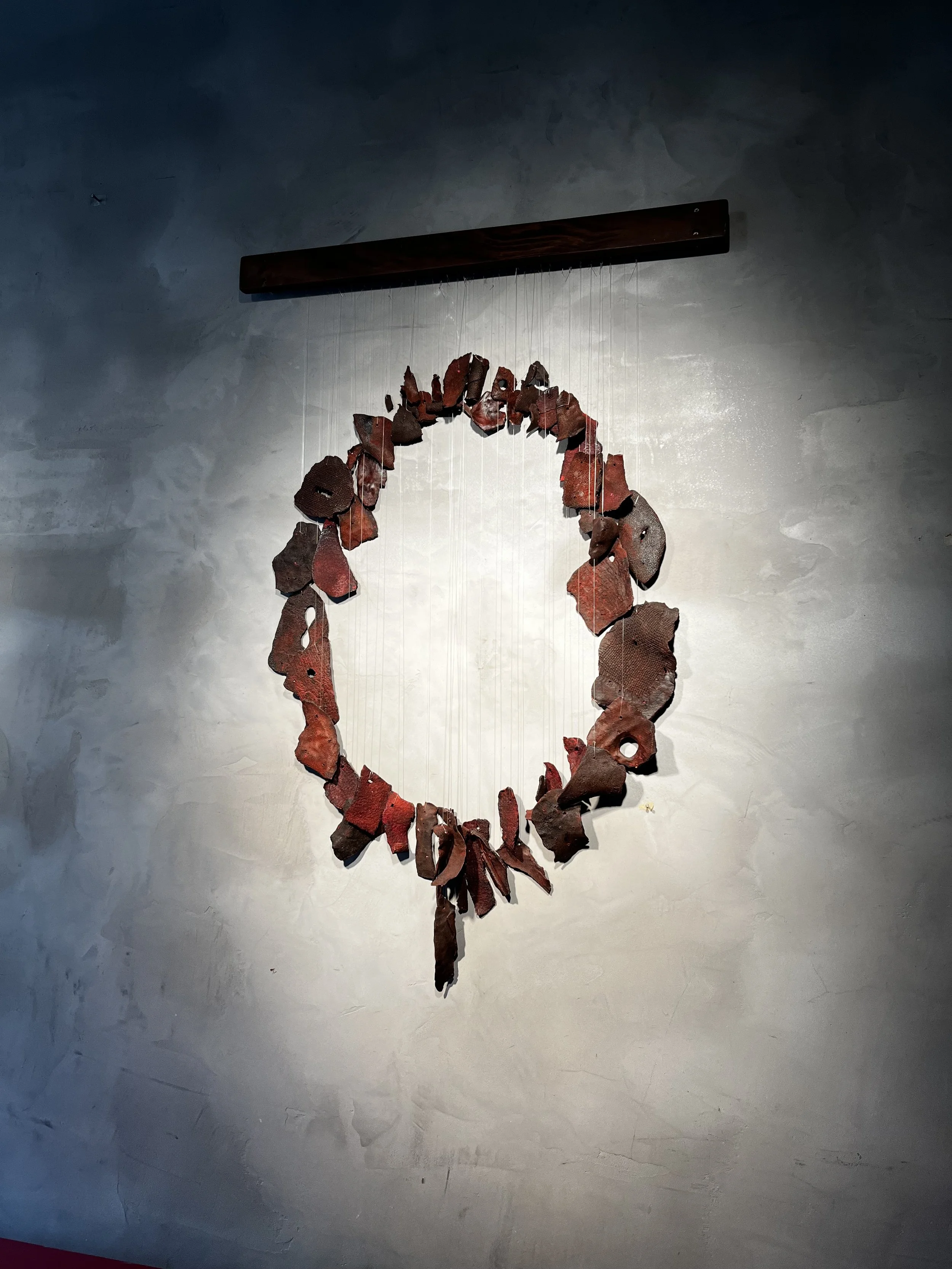 Mobile - cerâmica, madeira e nylon