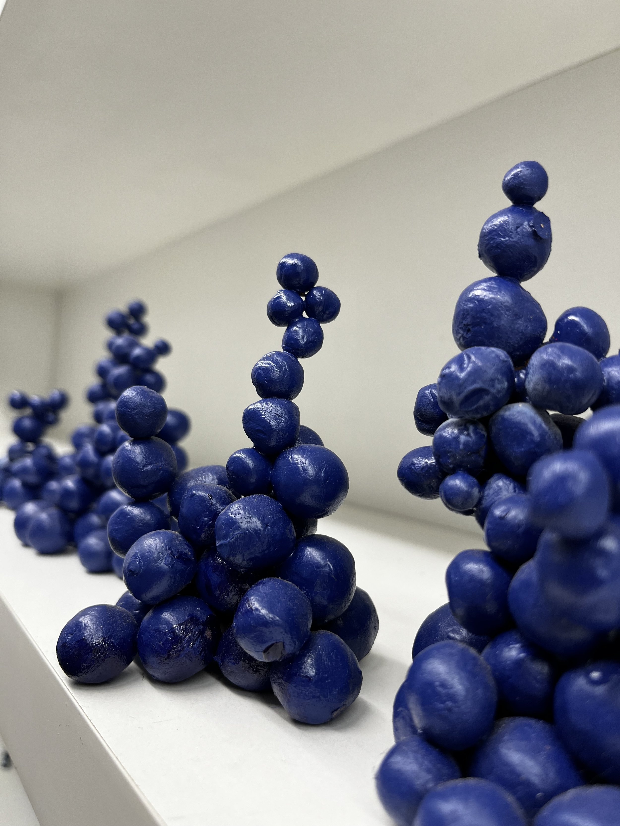 Pequenas escultura cerâmica esmaltada