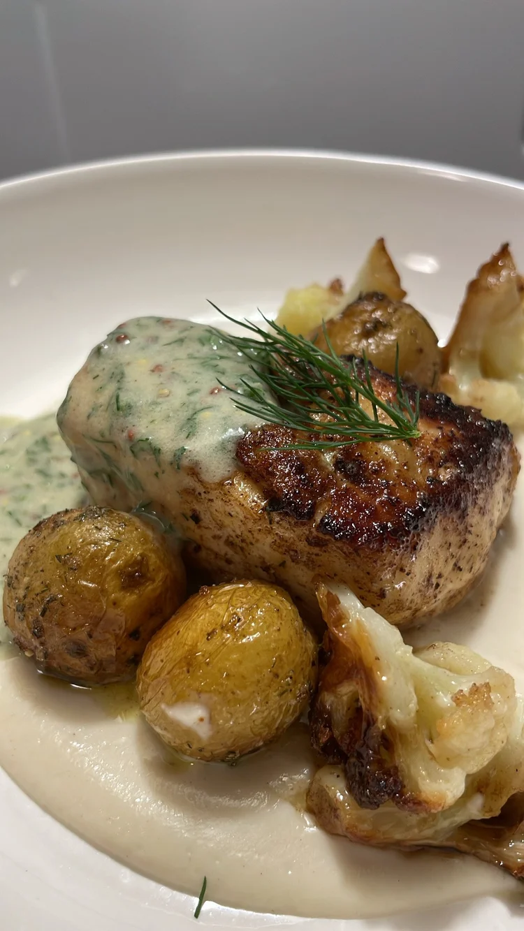 Grilled chicken with herb sauce and potatoes