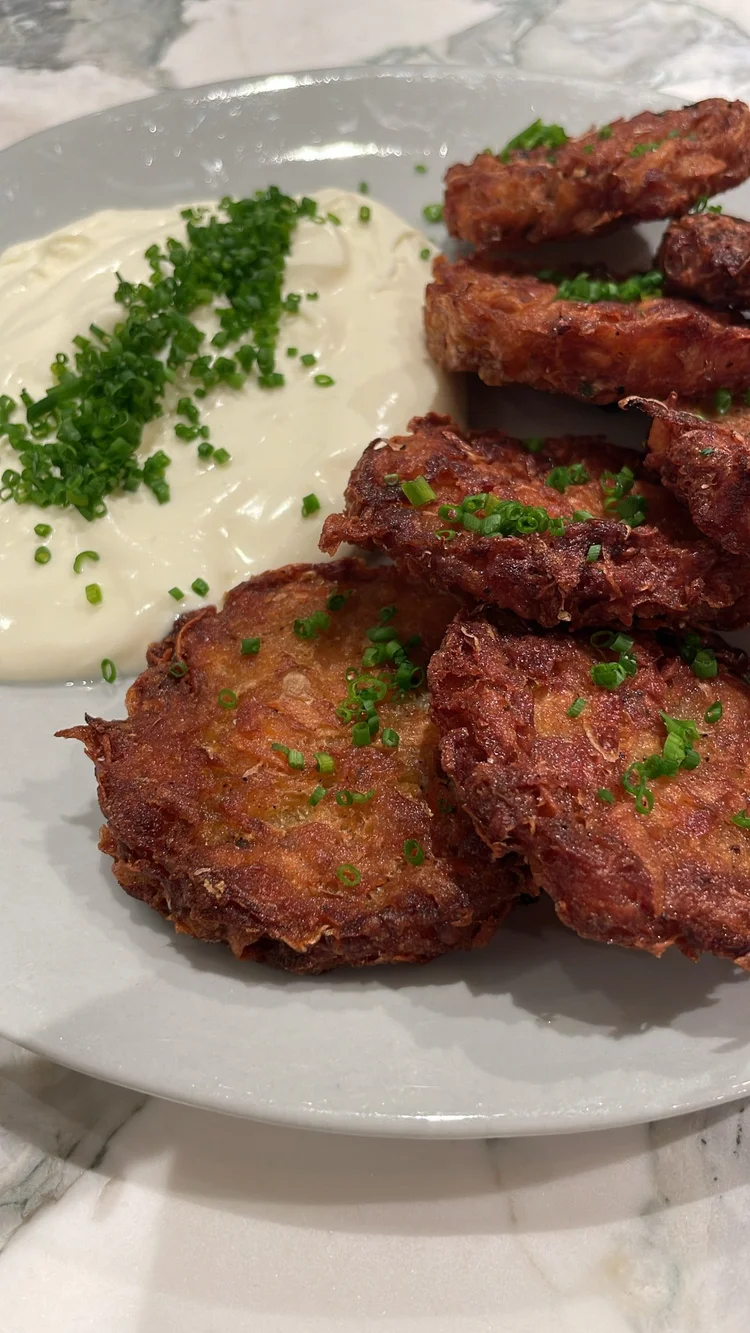Fried plantains with cream sauce
