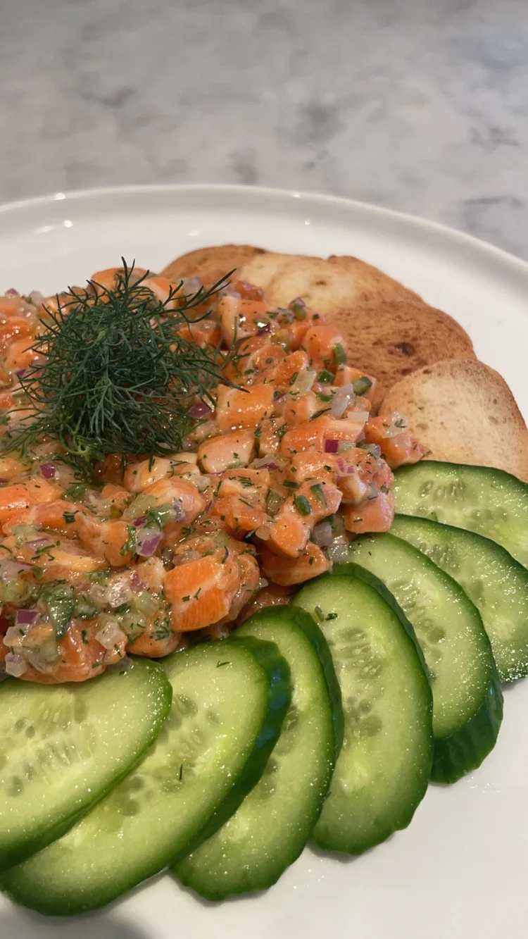 Smoked salmon tartare with dill