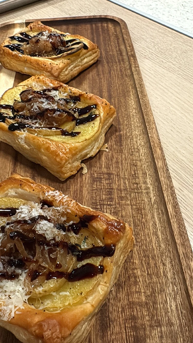 Puff pastry with caramelized banana