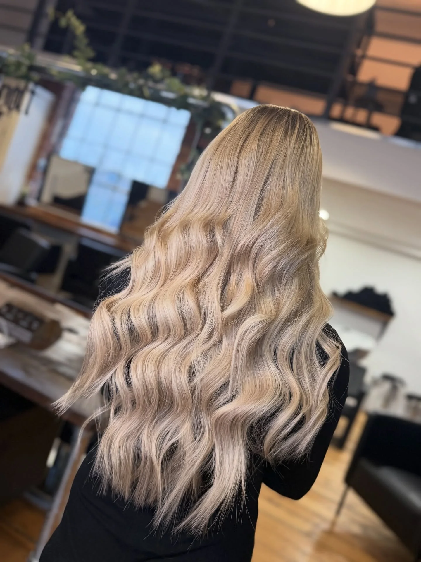 Hair goals achieved! @hairbymelisha created a flawless blend with a full head of highlights and 4 packs of @beautyworksprofessional tape-ins in shades Swiss and iced blonde.  #bristolhairdresser #bristolhairextentions #hairtransformation #blondehairg