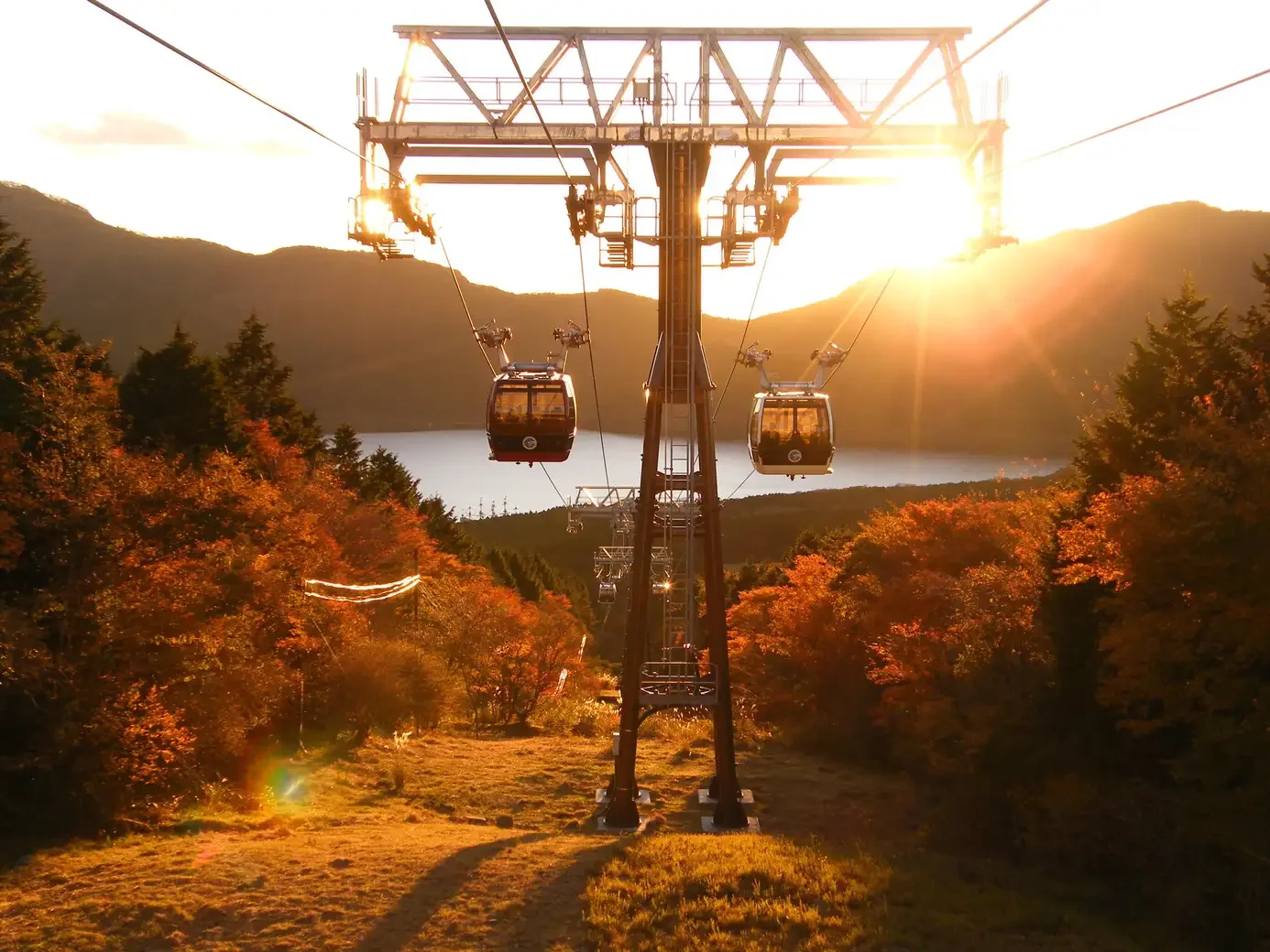 hakone-tour-ropeway-sunset.webp