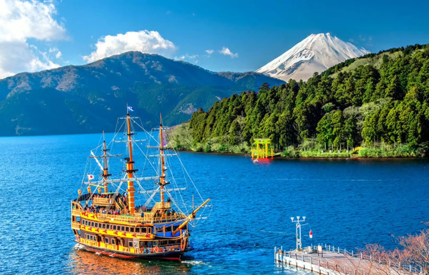 mt-fuji-tour-lake-ashi-pirate-ship.jpeg