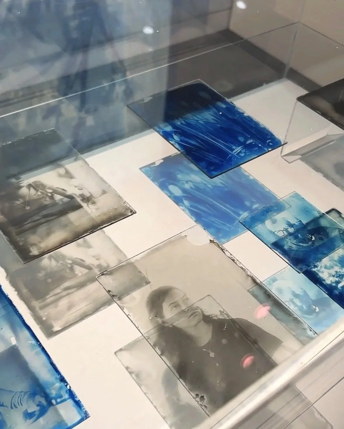 Eileen White_EndlessTurnandReturn_glass_Ruby.jpg