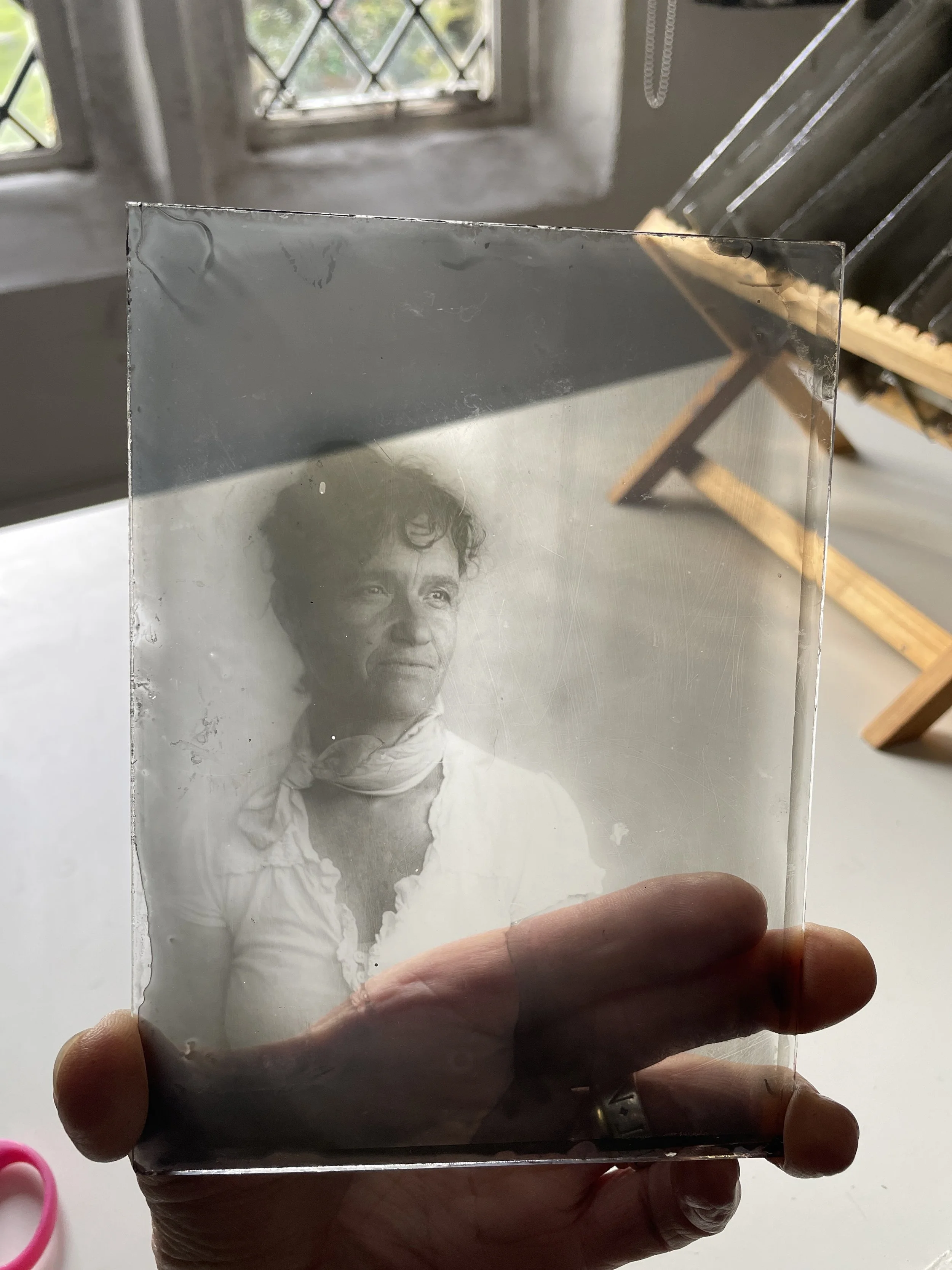 Suna - glass postive