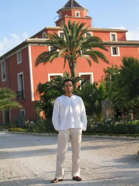 Zarum at the Spanish Estate Marbeuf where he painted the FACES Series