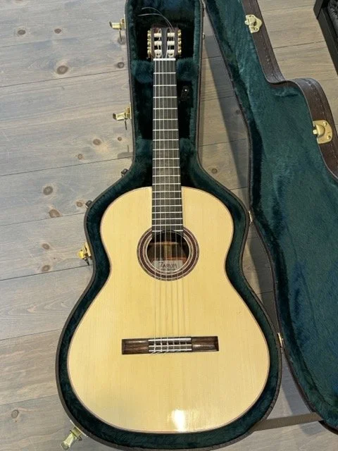 The  Zarum Model ZCRW, in its hardshell case.lo