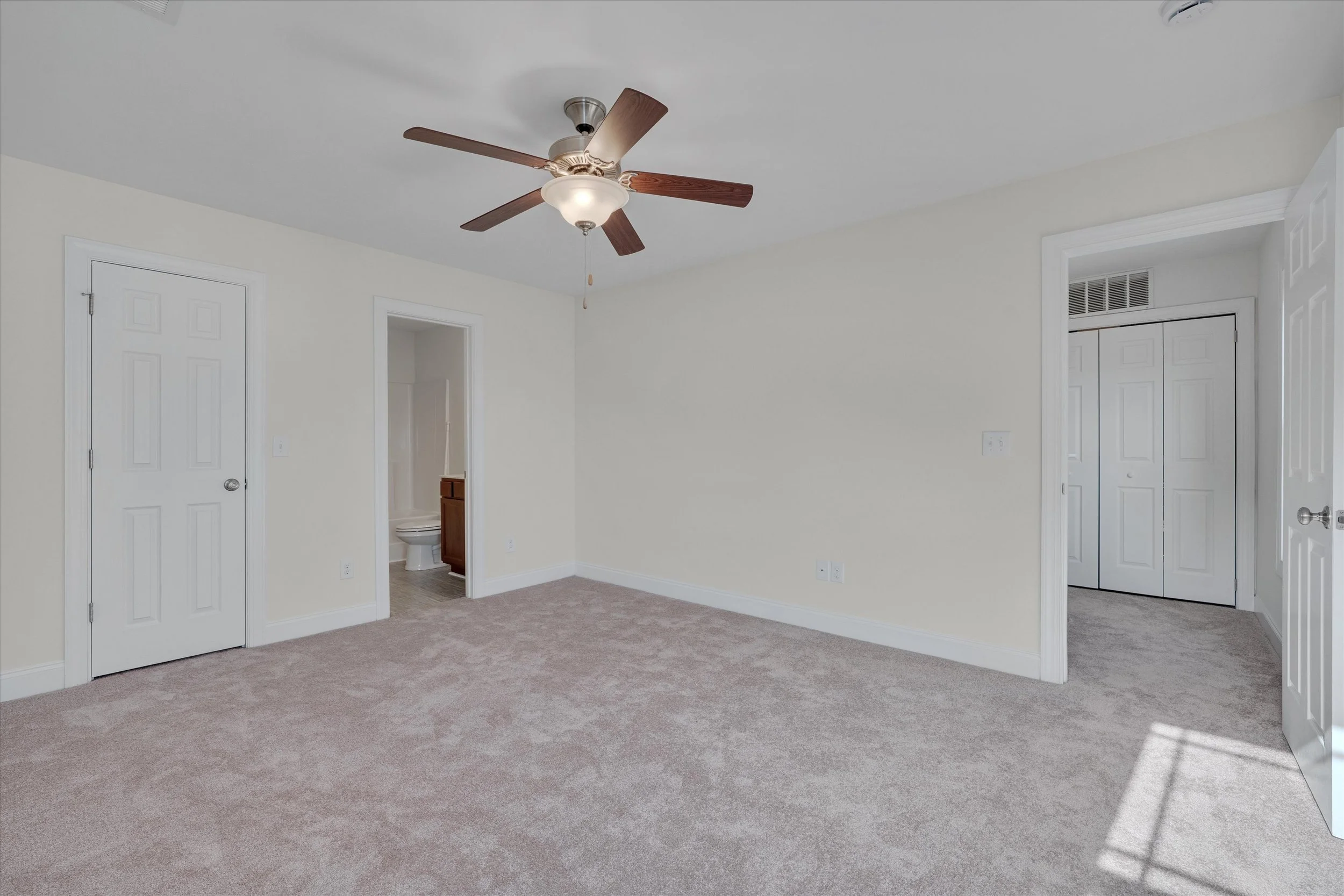 22-1812 Falls Landing-14.jpg