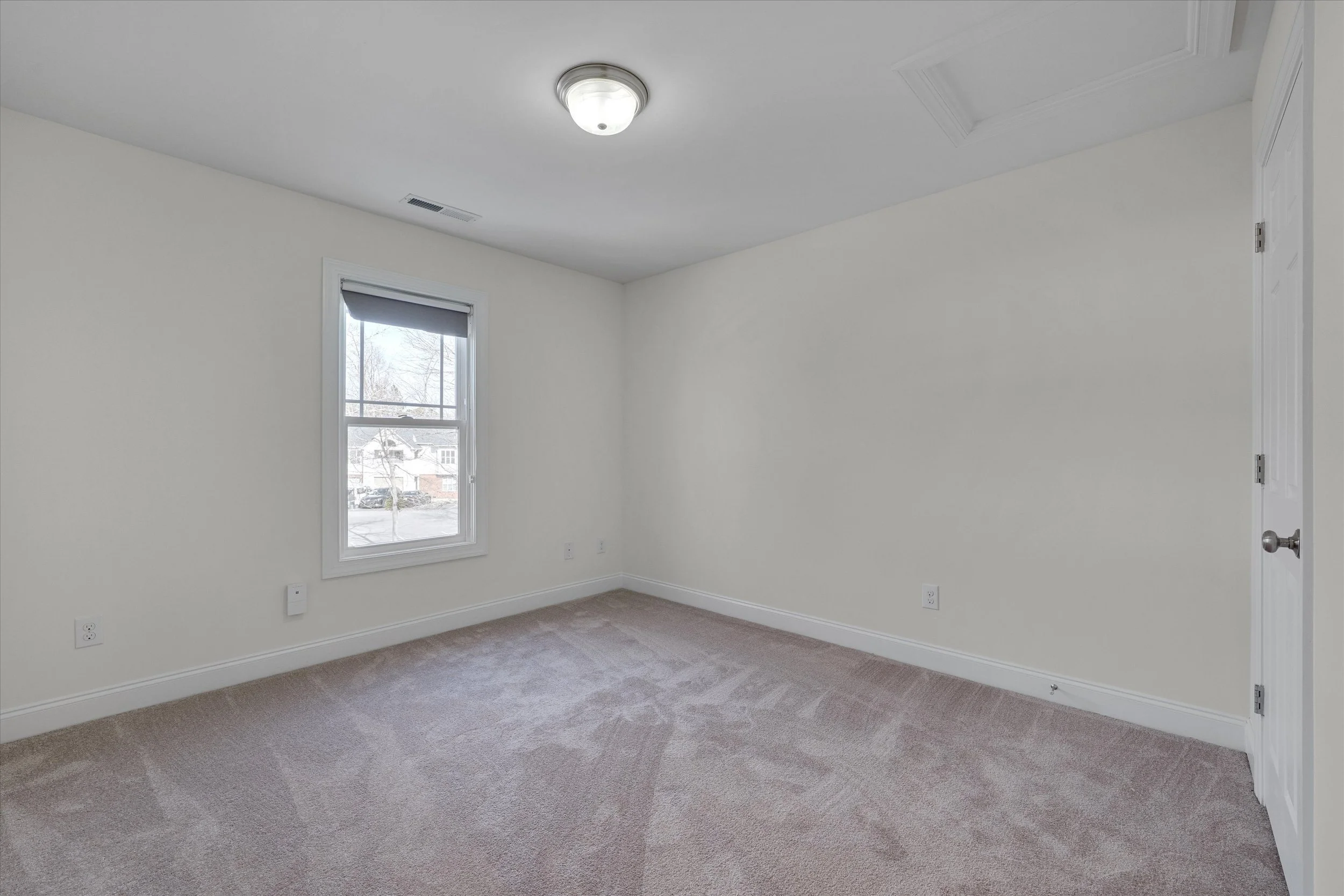 25-1812 Falls Landing-17.jpg