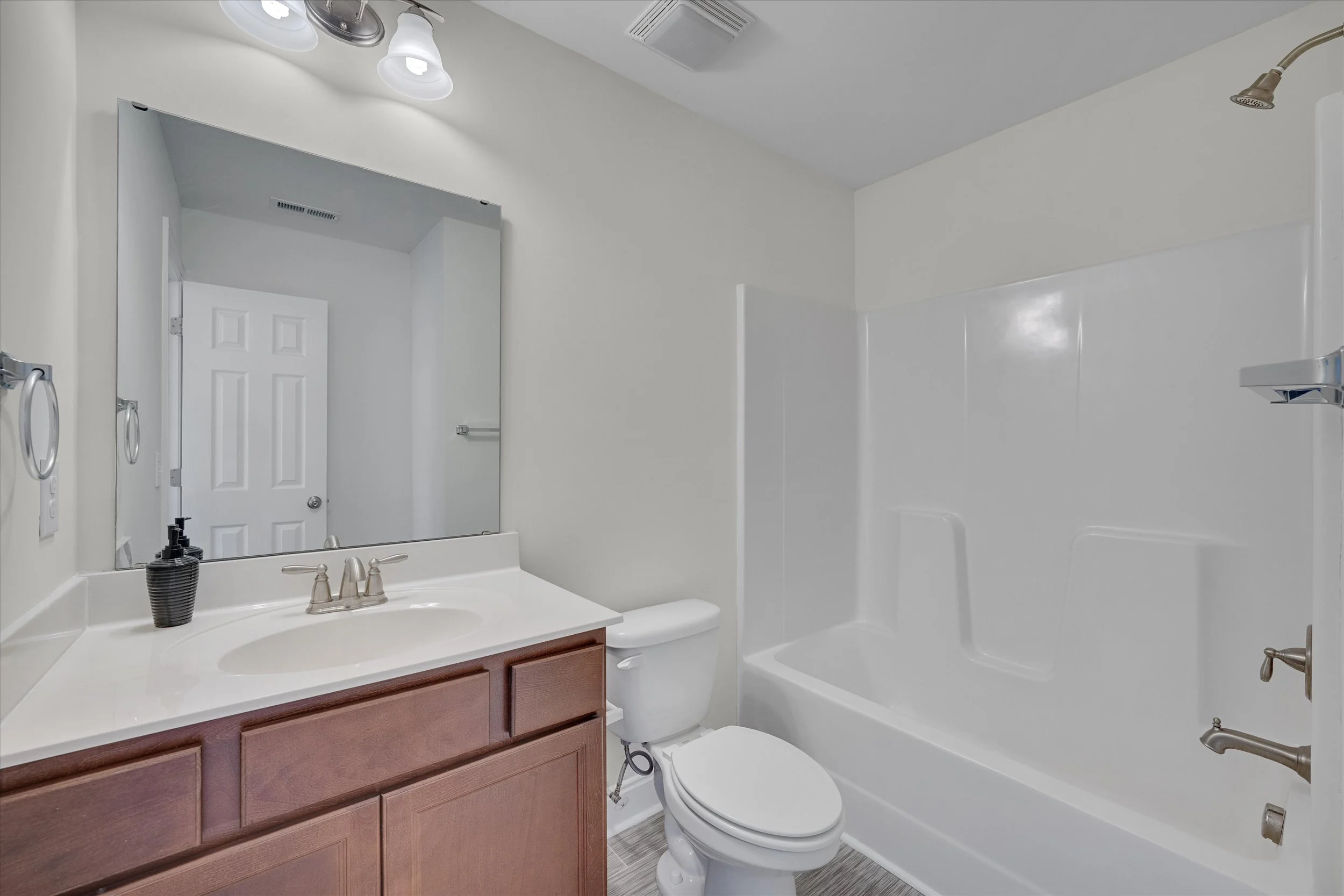 26-1812 Falls Landing-18.jpg