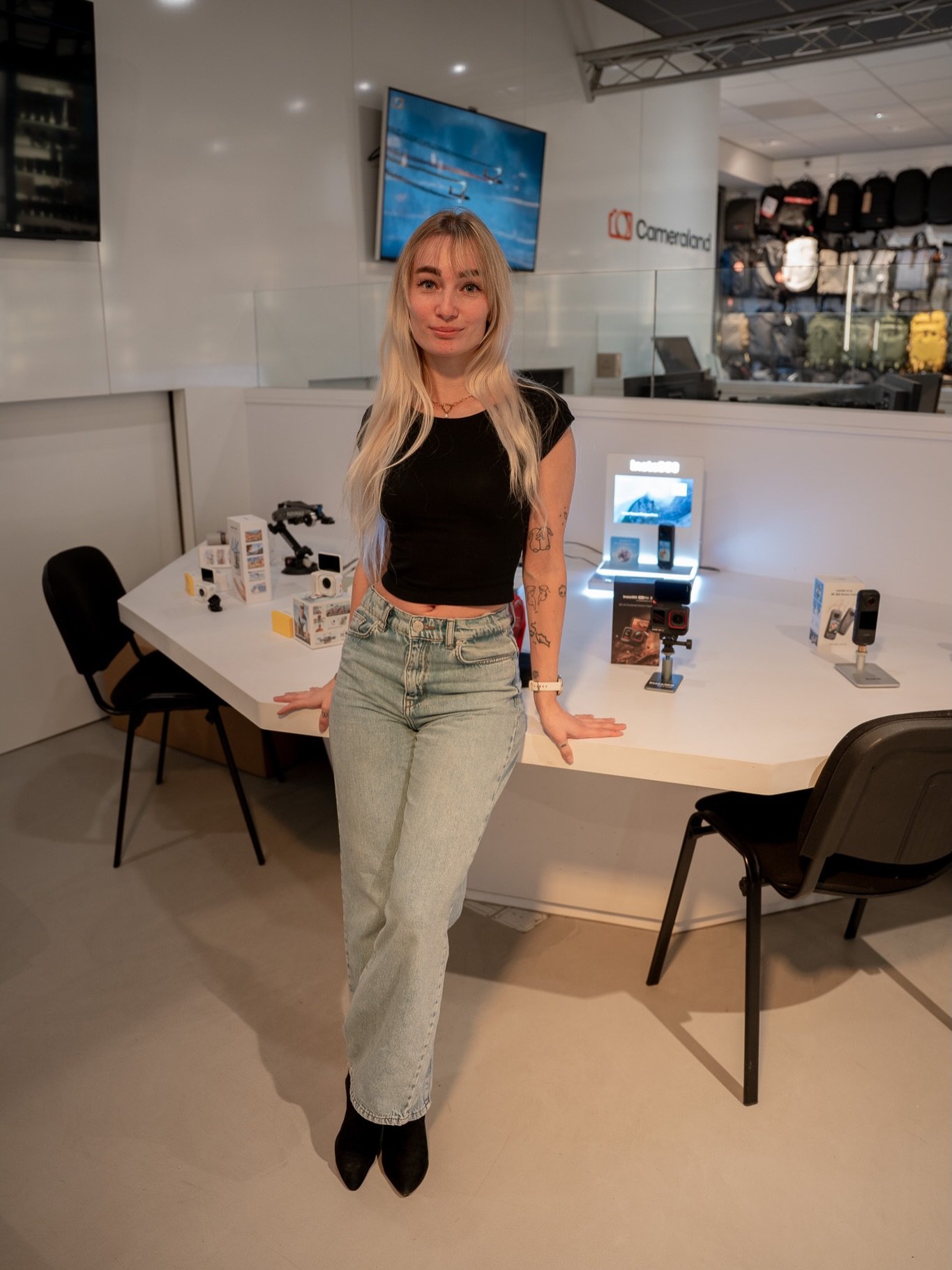 Het nieuwe jaar begint goed met een nieuwe uitdaging!✨

Bij Cameraland Alkmaar gaf ik een workshop over de producten van @insta360 

👉🏼 Touch &amp; Try
👉🏼 How to edit? Alle tips &amp; tricks om te starten met het cre&euml;ren van toffe video&rsqu