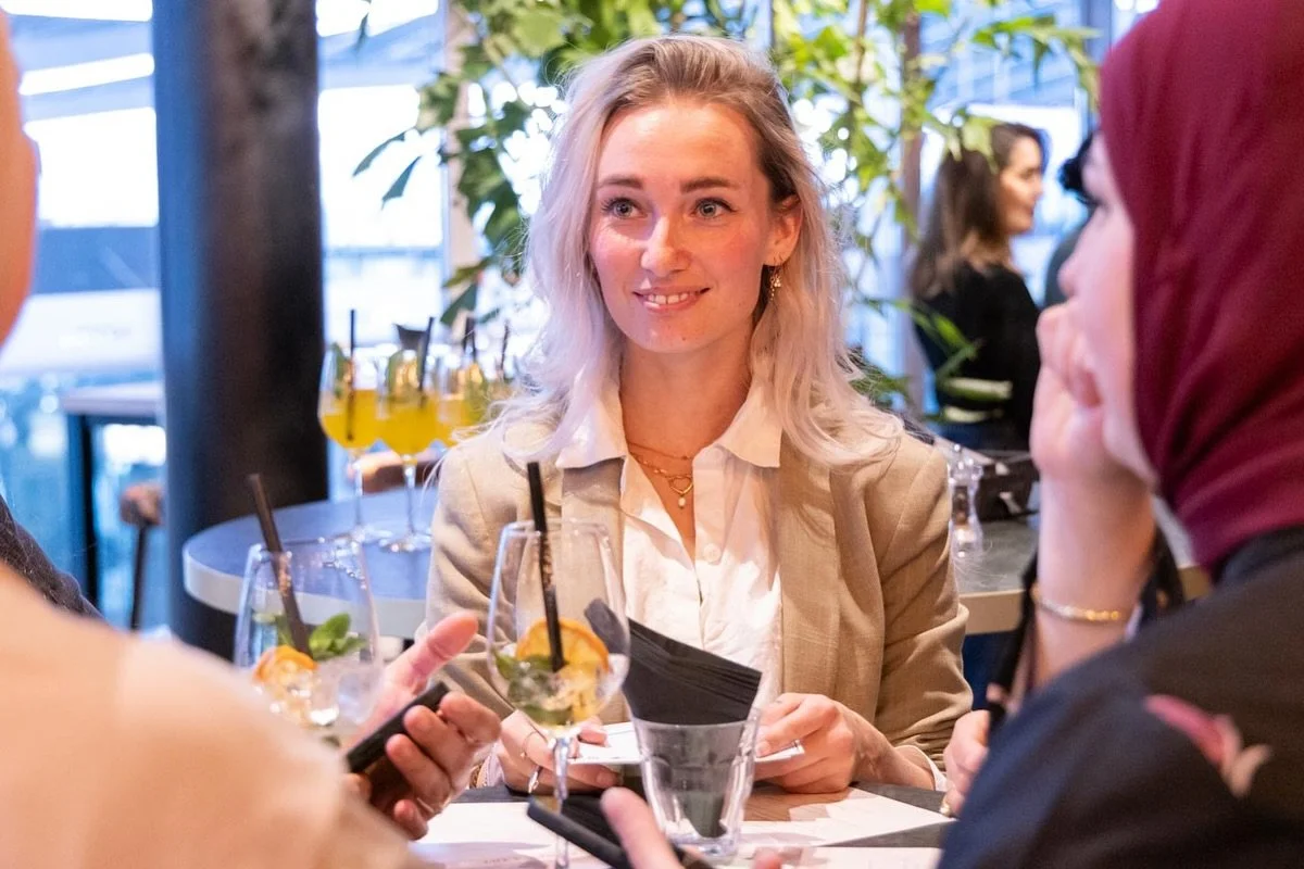 Zakelijke events brengen zoveel meer dan alleen kennis. De gesprekken, de connecties, de energie&hellip; dat blijft me telkens weer bij en zorgt voor zowel persoonlijk als zakelijk voor nieuwe inzichten. 

Er zijn zoveel interessante mensen, als we m