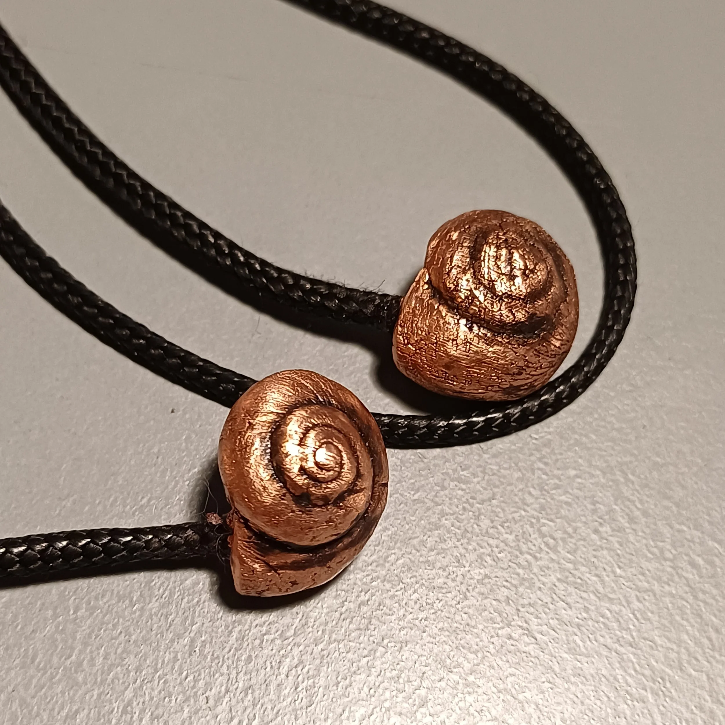 Collana con ciondolo in rame. Atelier delle cose vive Natasha Lume