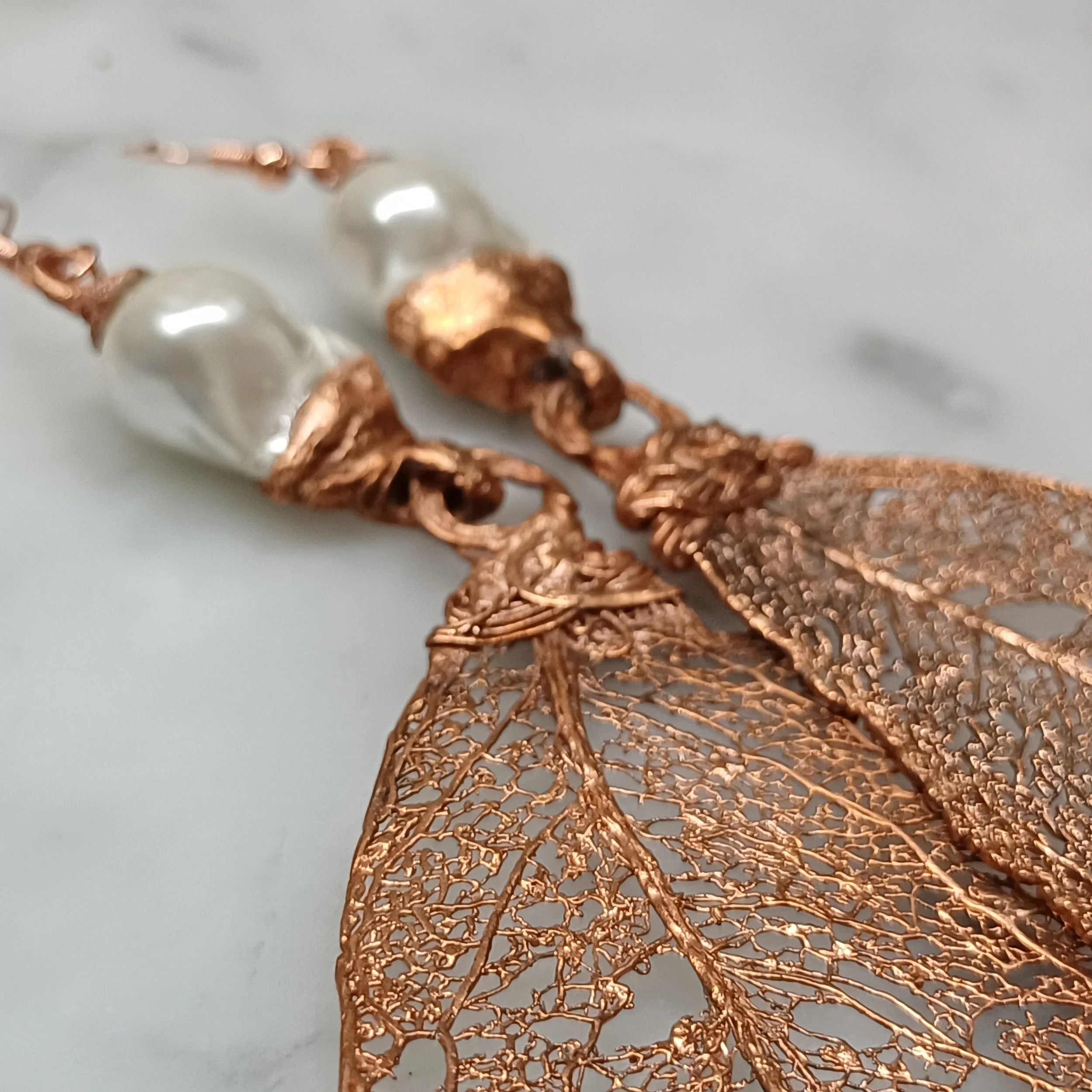 Scheletro di foglia di limone rivestito in rame