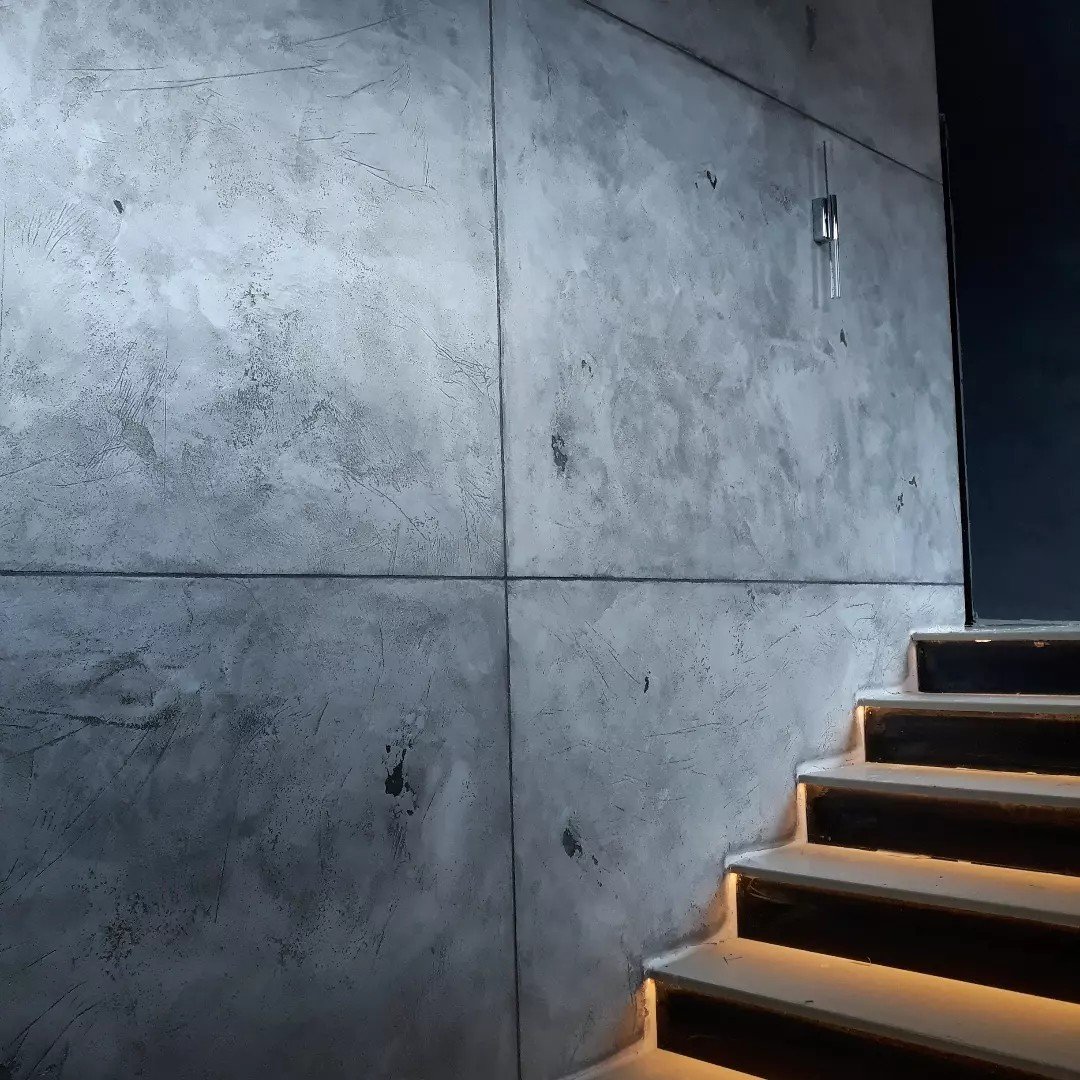 Wand im Betonoptik Treppenhaus