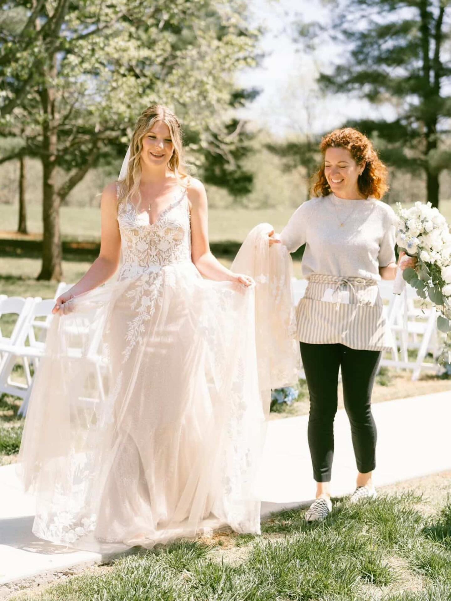 Fluffing dresses, fixing details + making sure everyone is where they need to be 🤍💐☺️

Truly love being a part of this process for so many sweet couples. 💍

Thank you @kalli.june.photo for the pic! 🥰