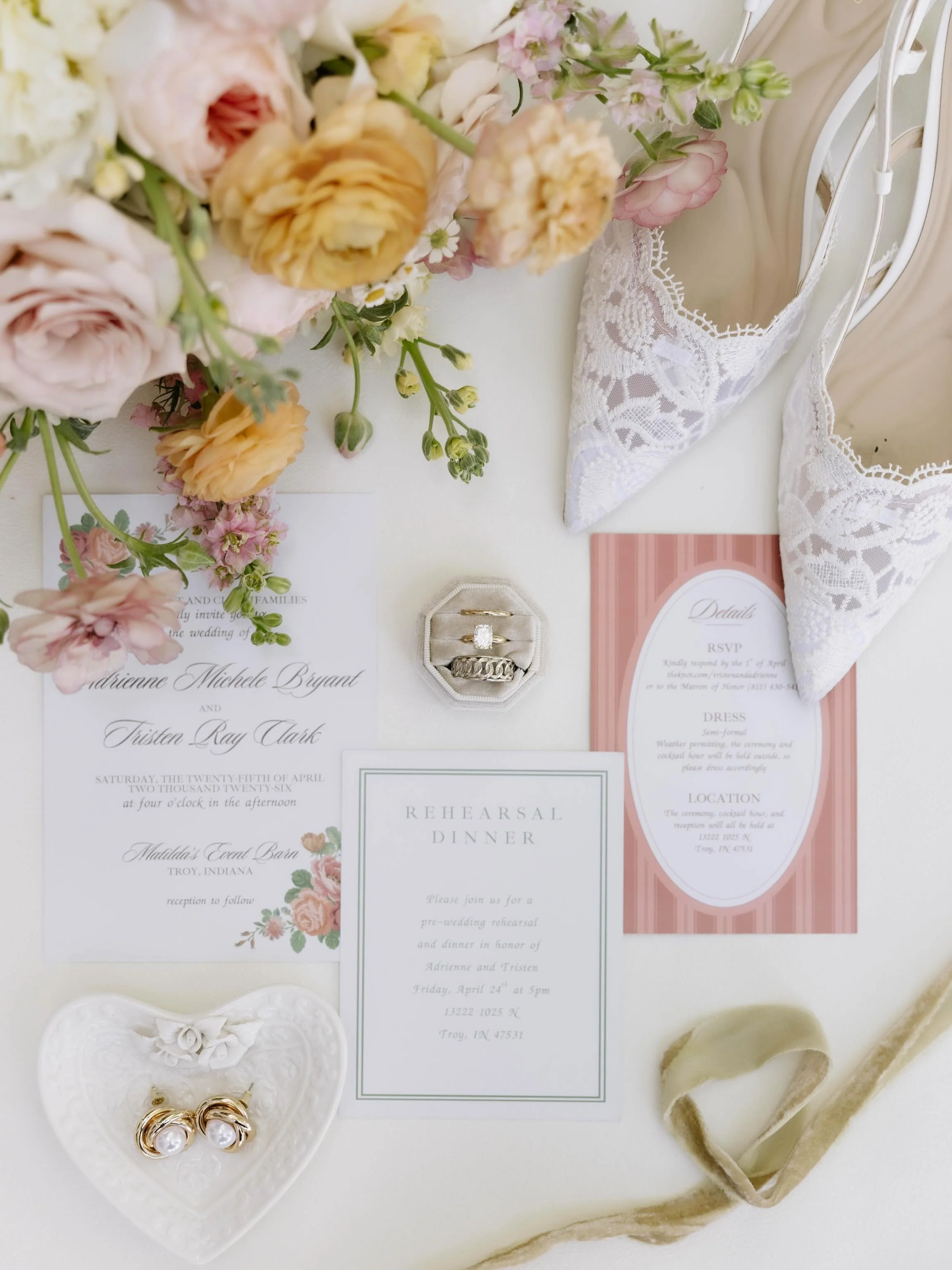 Detail photos are magic ✨

I love being able to work with such talented photographers making sure they have the time needed for all the creativity to flow 🤩

Also Spring weddings might be my new fave 💐