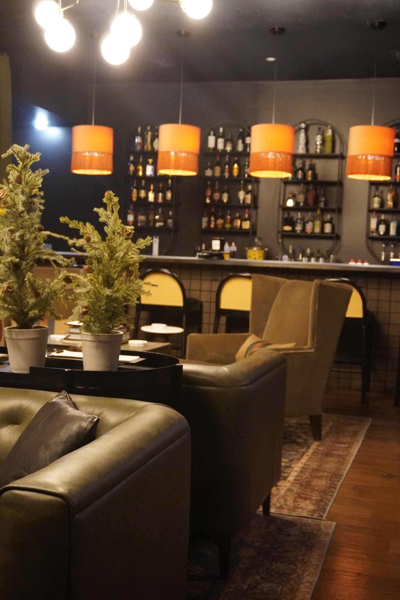 A seat at the lounge, a good cocktail, and nowhere else to be. Nights at 34 South Main are meant to feel easy.

Stop in this week and grab a drink.

#KCcocktails #LibertyMissouri #CraftCocktails #KCDrinks #DrinkLocalKC