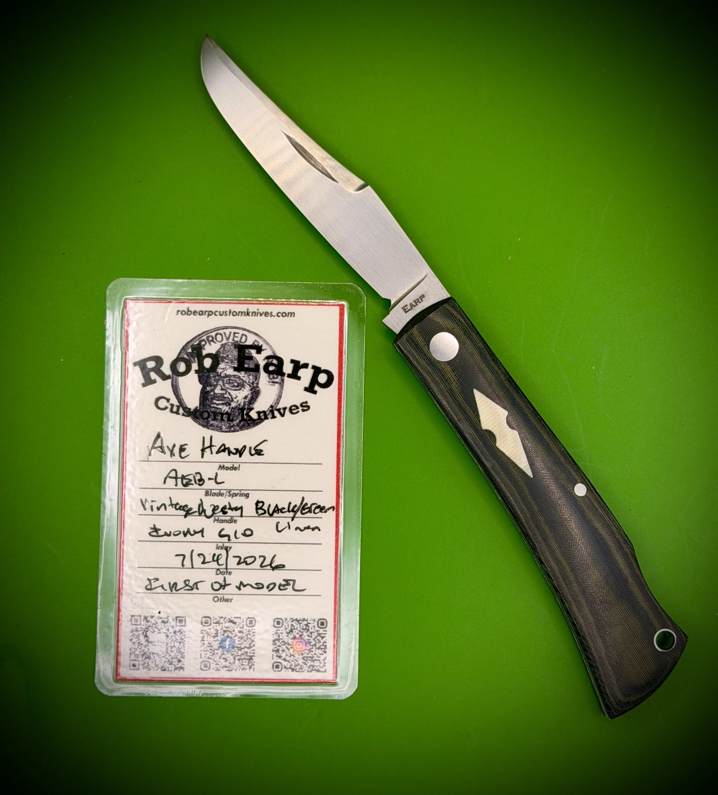 Axe Handle
3 7/8" Closed
3 1/8" Blade