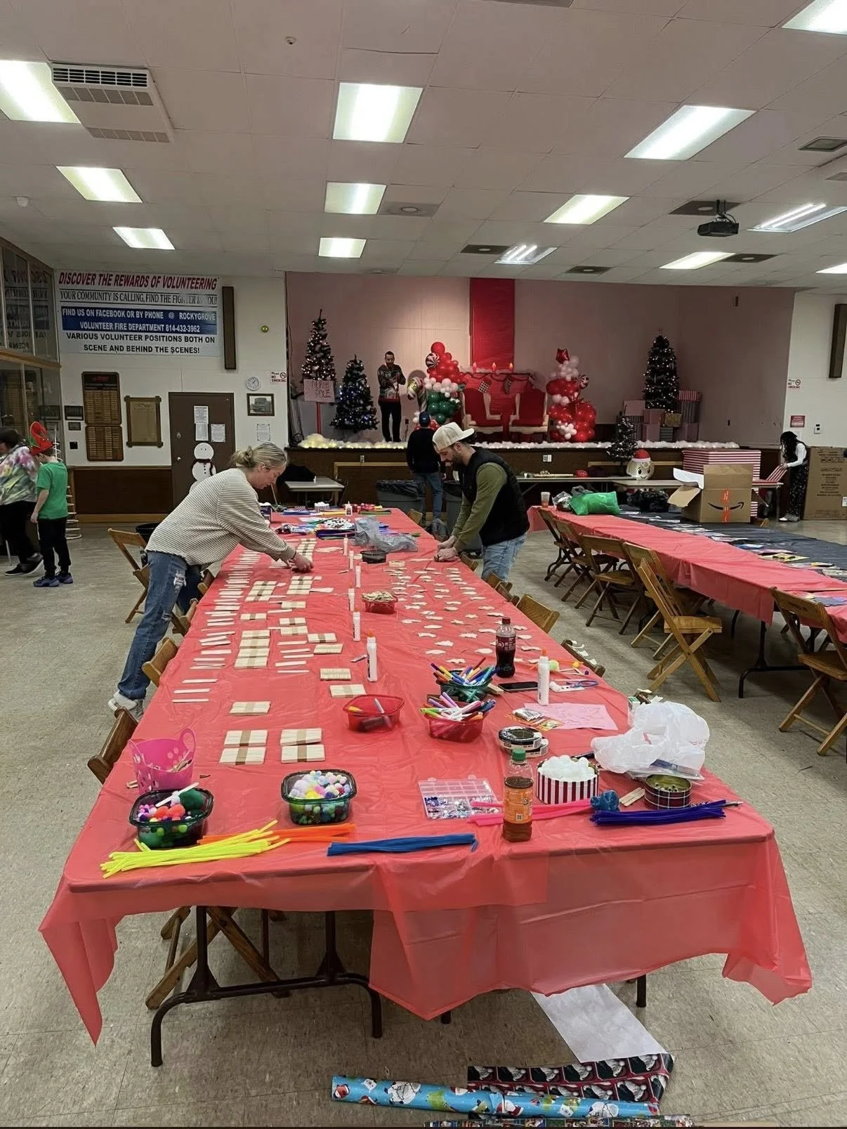 Craft Table @ Chsitmas Party.jpg