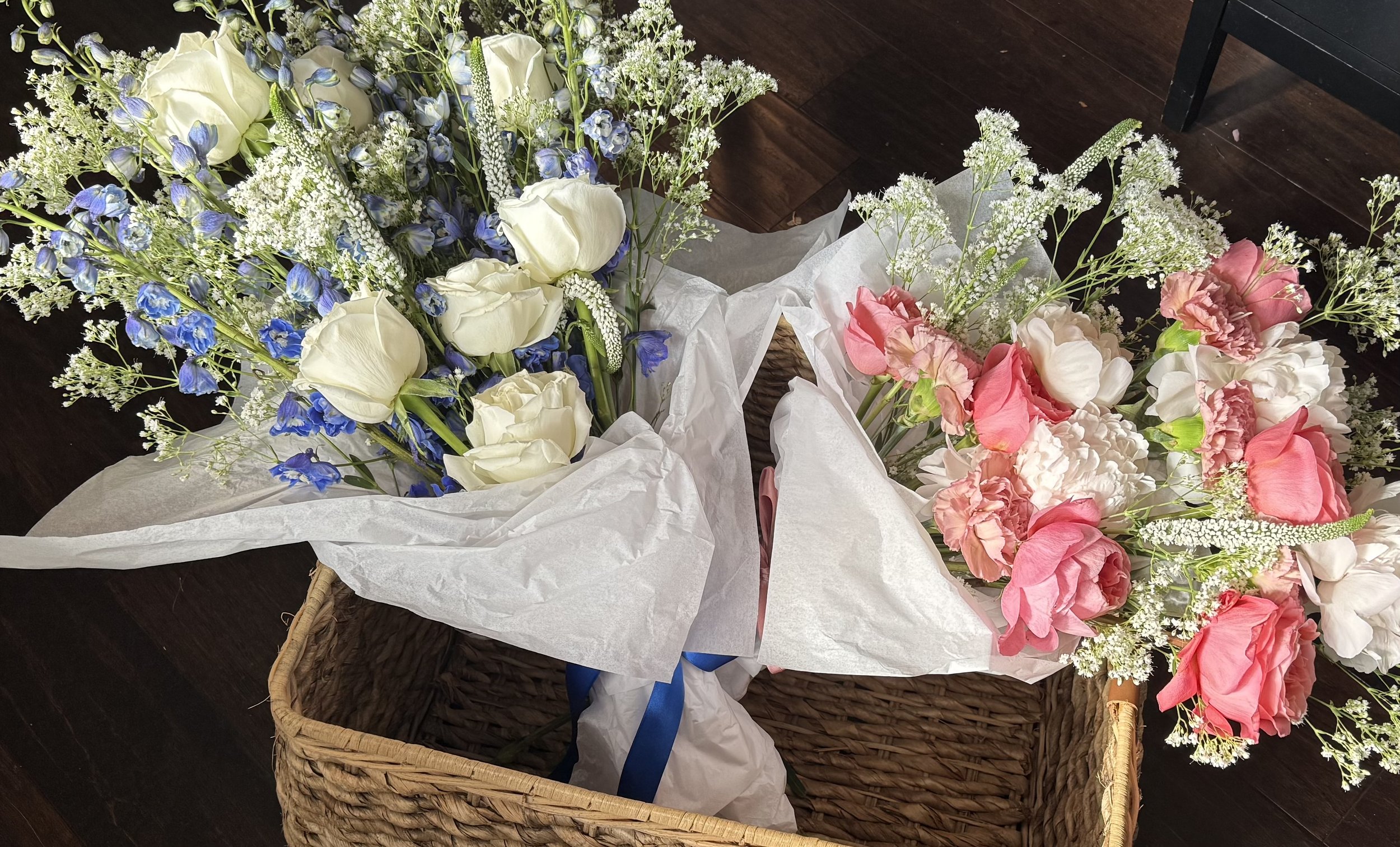 Gender reveal arrangement