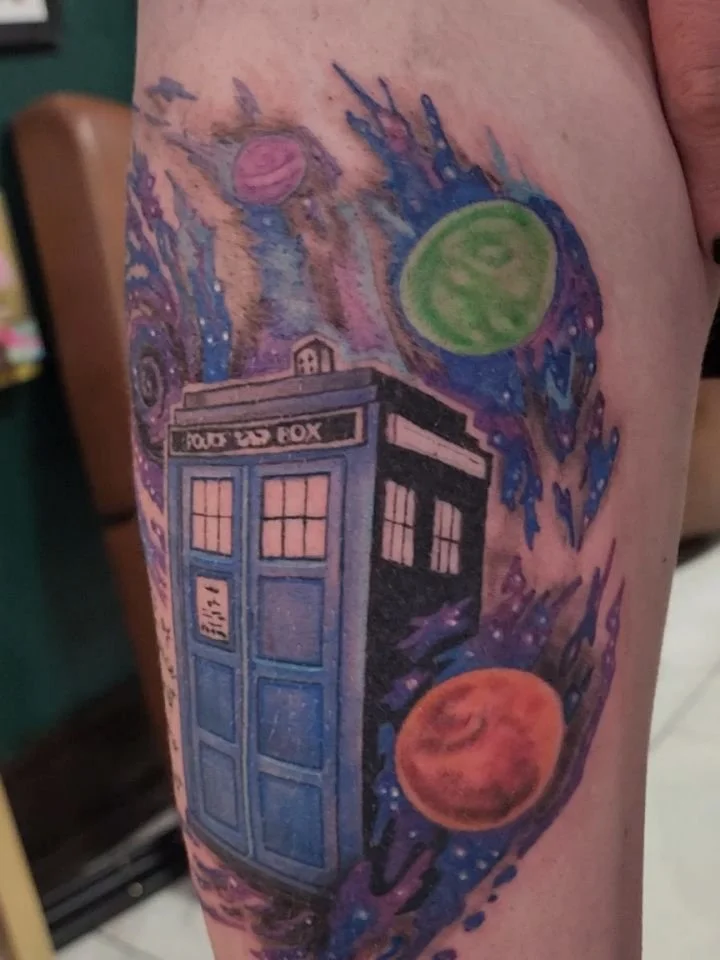 In 900 years of time and space and I've never met a tougher client 🤣🫣
So pleased to present this TARDIS on another super fan of Doctor Who!!! Geronimo!

@iron.gate.studios, apprentice