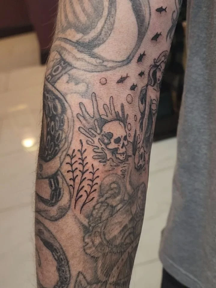 Fishy fillers on my Floridian friend... Haha thanks so much Cole Mazdra, for coming to see me!!! I love this mermaid hanging out below Posidon (which I forgot to get healed pics of, after talking about it all day). Thanks for letting me end the new y