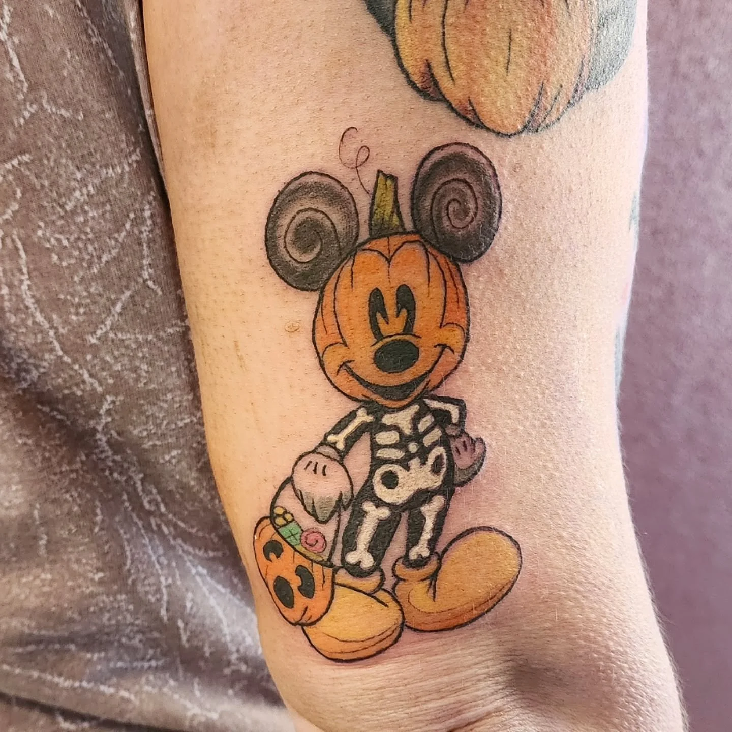Mickey Mouse on the lovely Jaclyn Rose 🎃
Thank you so much for letting me contribute to your Mickey sleeve 🥰 

I have availability all throughout November and this week 💜 

Message me to book! 
✨ Priced by the piece, starting at $100
✨ $30 deposit