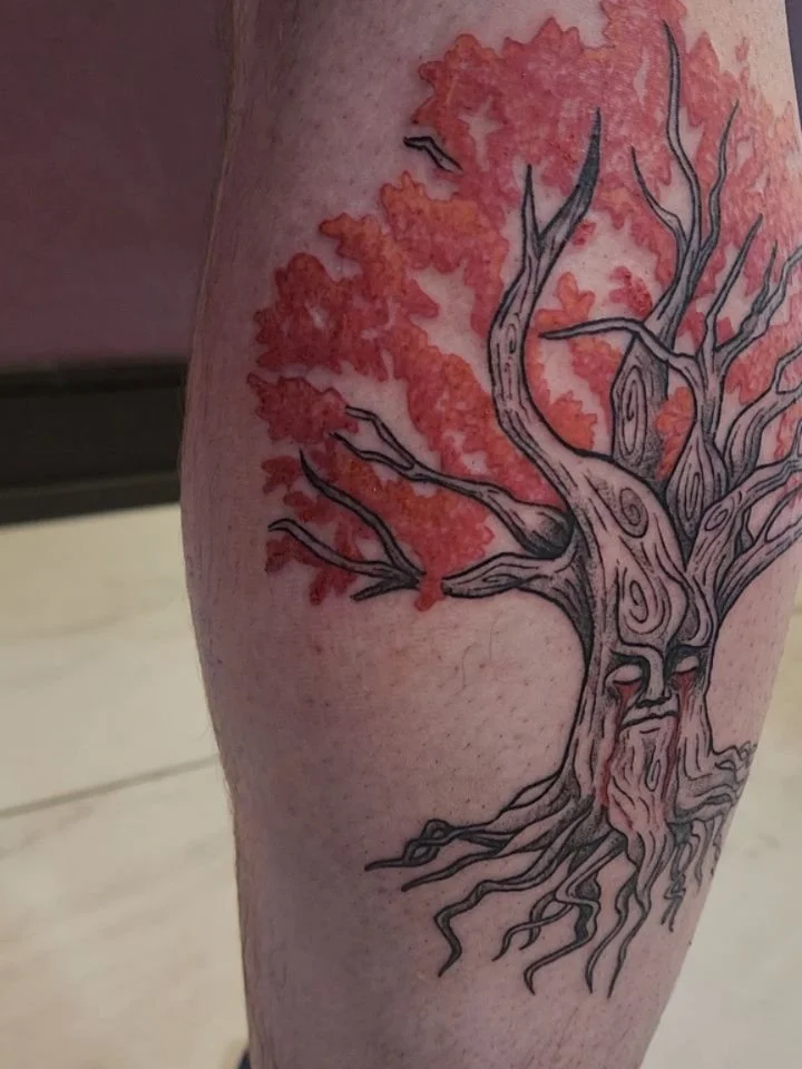 A Game of Thrones weirwood tree tribute for my cuz-in-law, Craig Cantrell🩸🍁❤️ Thanks for letting me torture youuu, lol I had a ol' great time!!!! 
@irongatestudios.tx