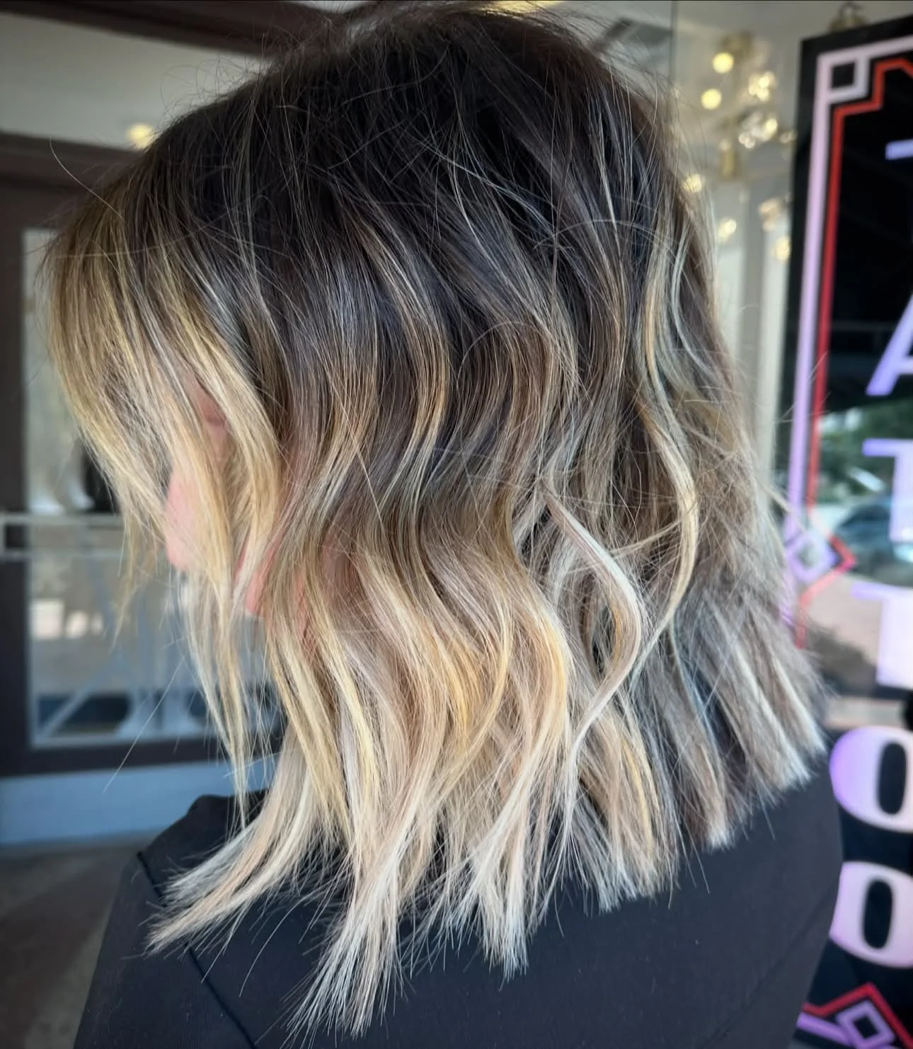 ONE THING ABOUT ME&hellip;..
Ima forget to post hair pictures&hellip;. so here&rsquo;s them all 🤣🙌🏻
Booking for summer time🖤
Let&rsquo;s make you blonde, or orange, or pink, or brown, or purple, or you may need a raccoon tail??? Just come and gos