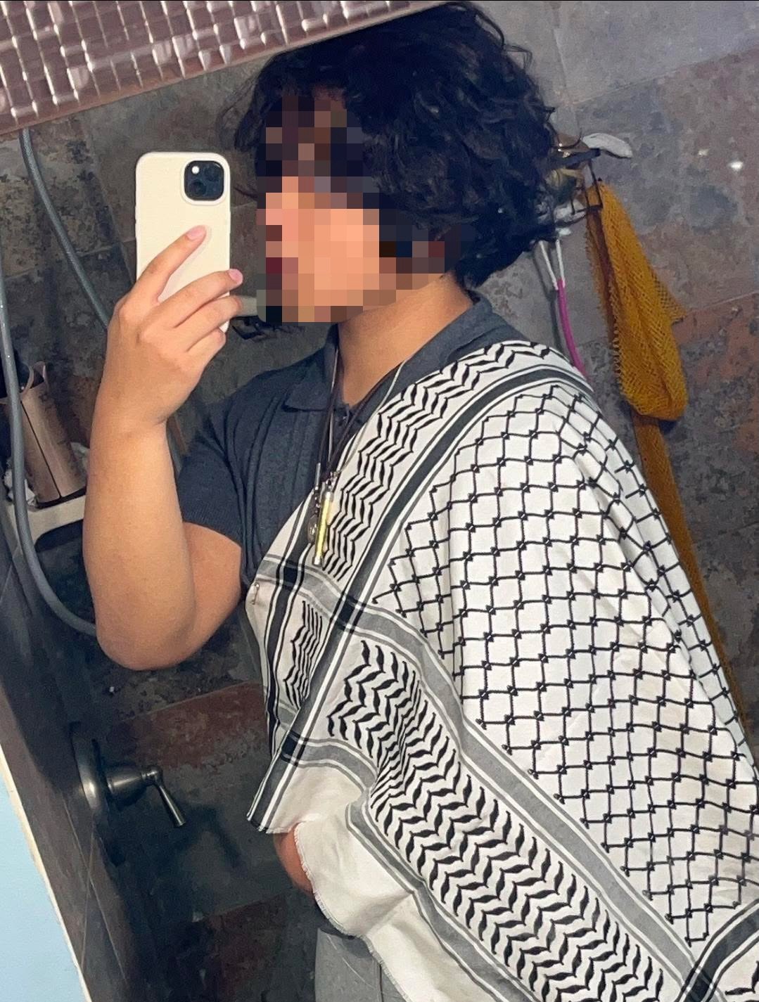 Our first silk keffiyeh raffle winner styling their keffiyeh❣️

We are currently halfway towards our second keffiyeh raffle goal. If you&rsquo;d like to purchase a ticket, you can do so in the link in bio~

We are currently calculating and dividing o