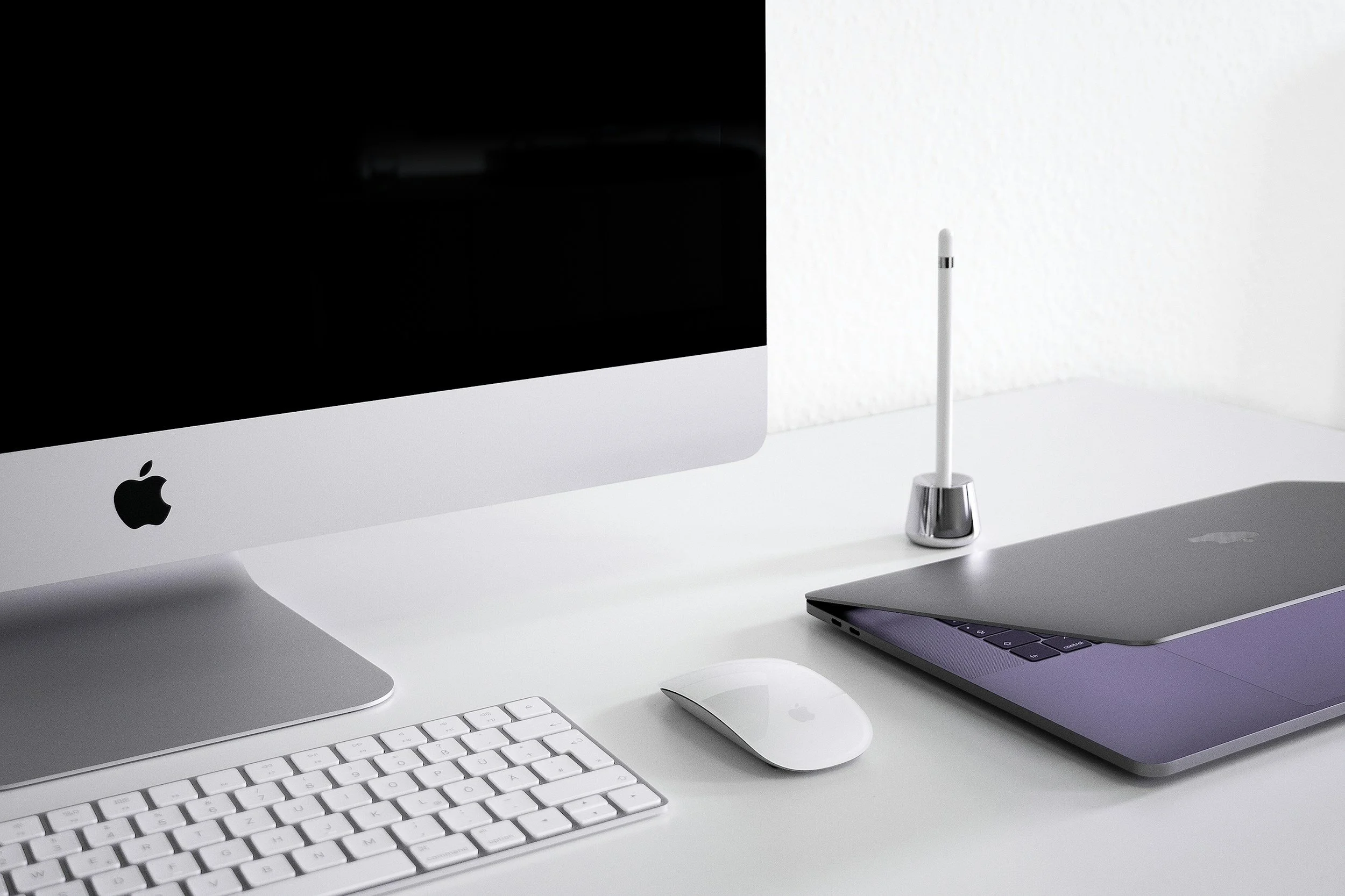 image of imac, apple mouse, ipen, and macbook