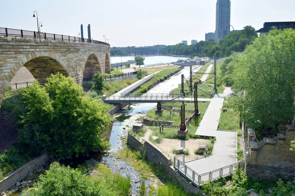 Stone Arch Bridge &amp; Mill Ruins Park (Minneapolis)