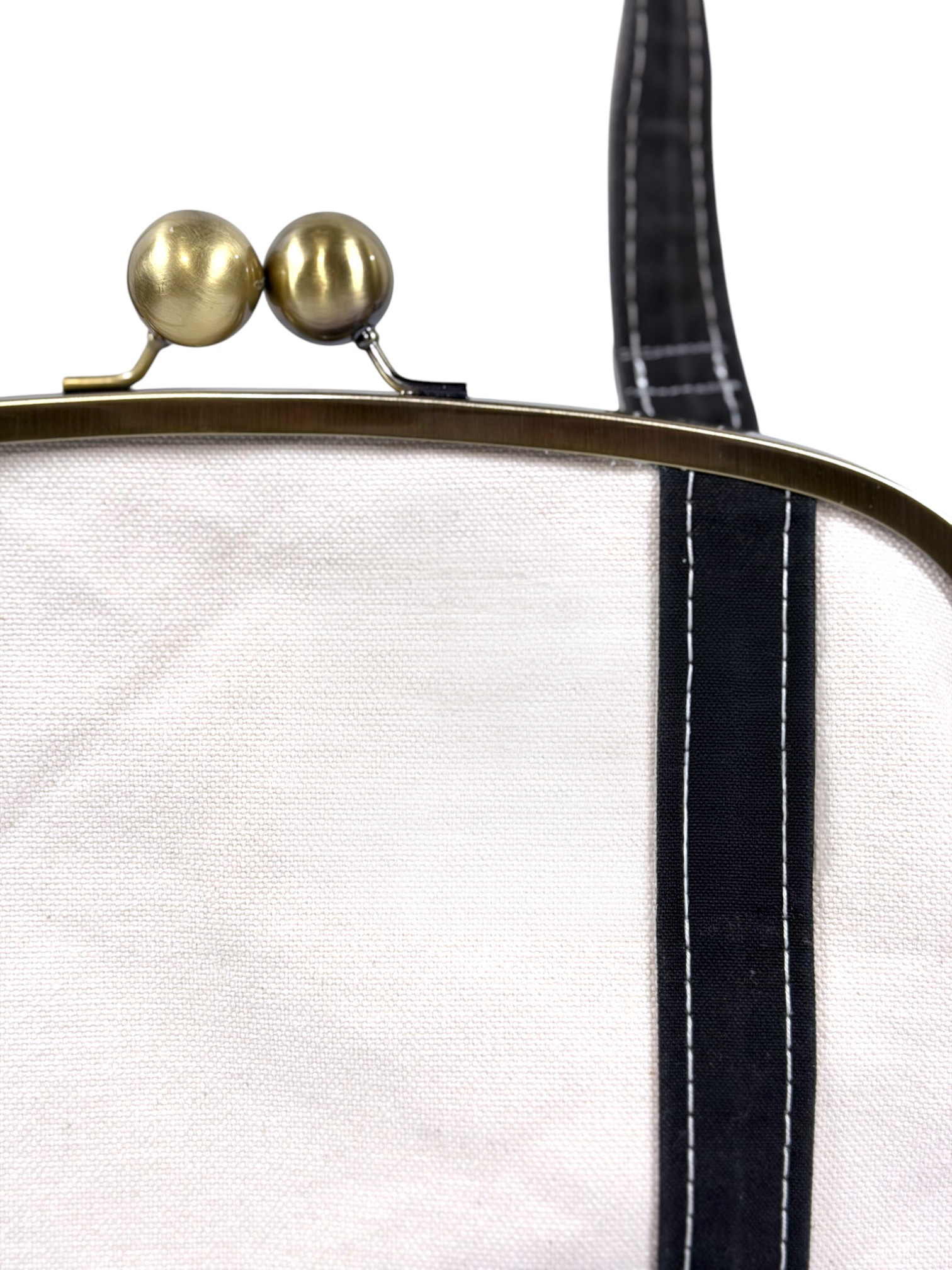 Kisslock tote Black NO PATCH IMG_0550.png