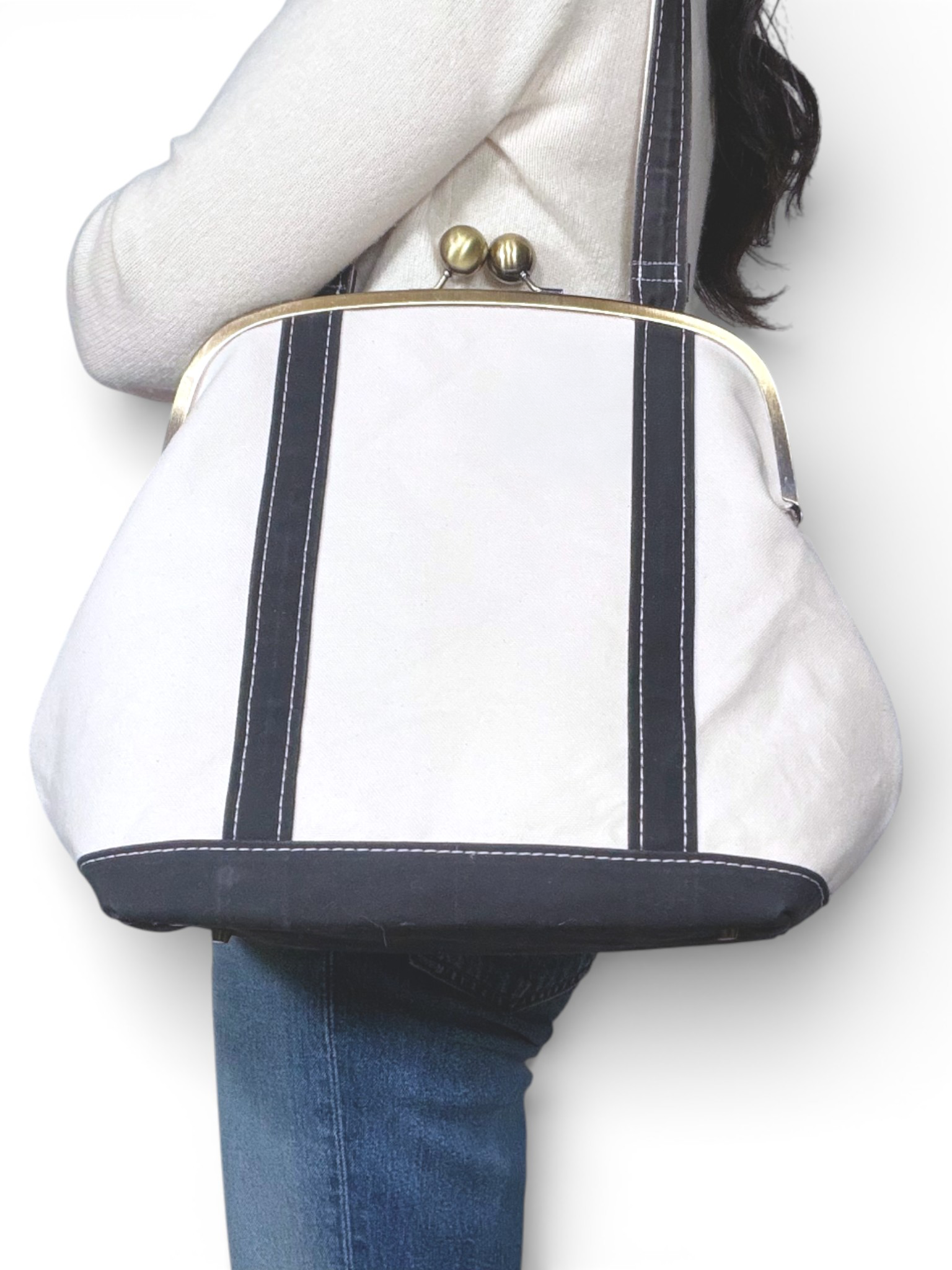 Kisslock tote Black NO PATCH IMG_0578.png