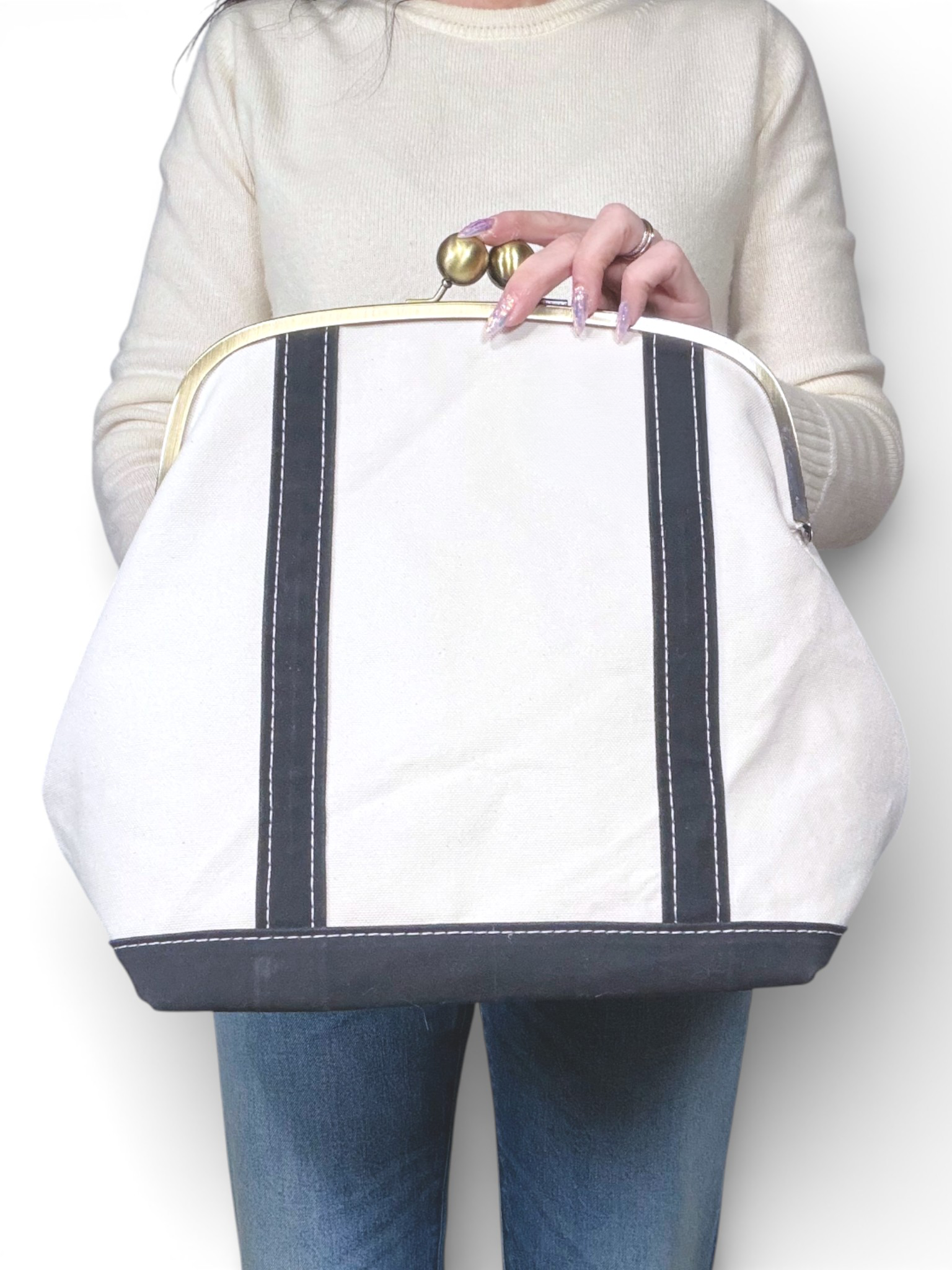 Kisslock tote Black NO PATCH IMG_0577.png