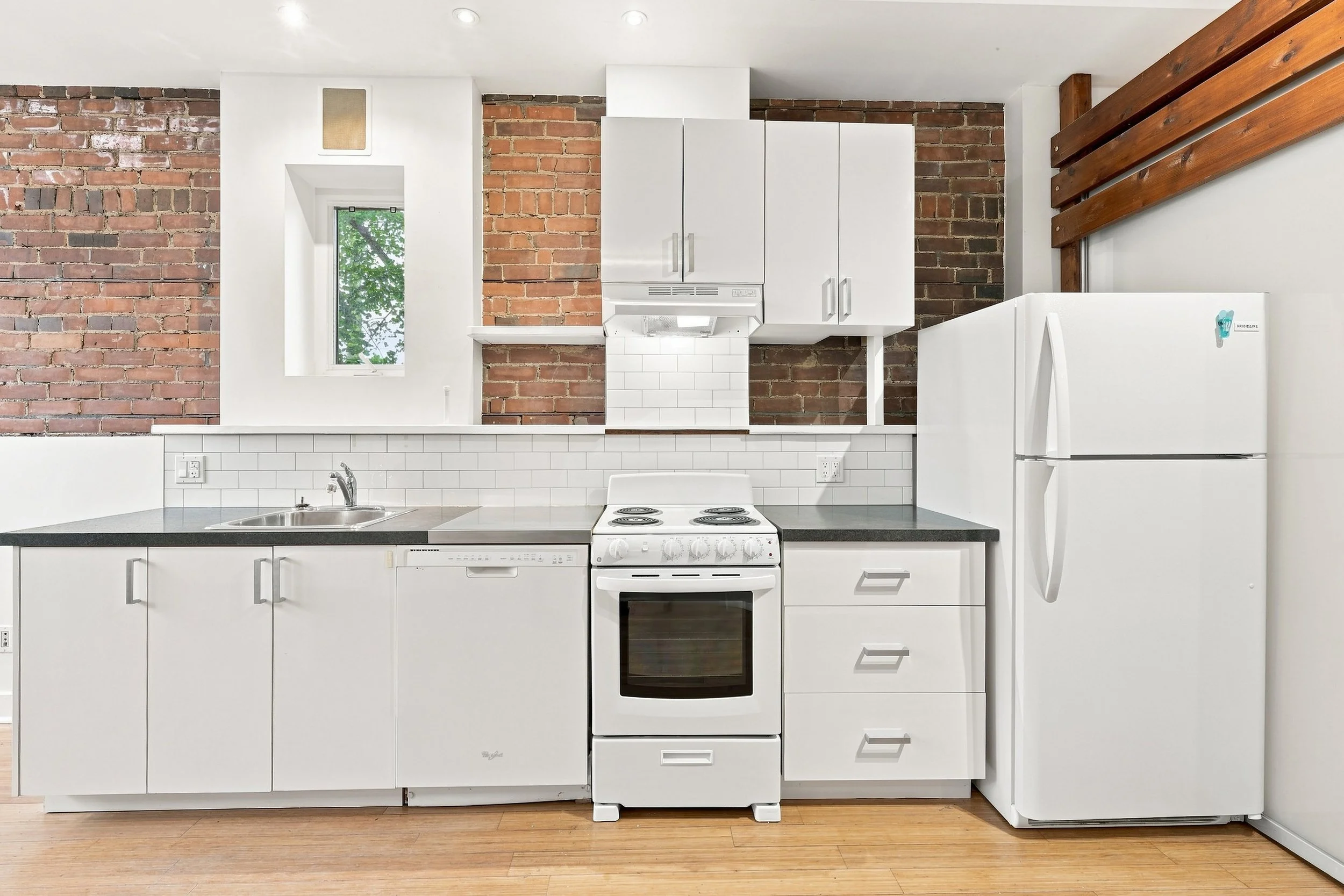 208GreenWood_004.jpg