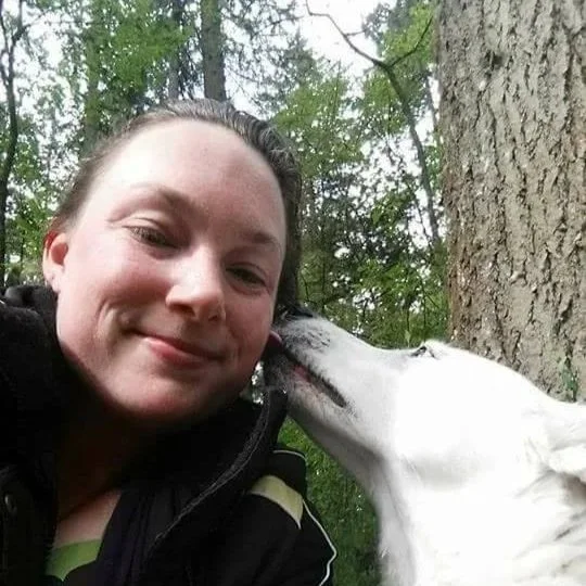 Sara the main trainer and owner of Barkasana Dog Training and Yoga Classes is outside smiling getting ready to train dogs with virtual dog training with Barkasana on a walk in PNW