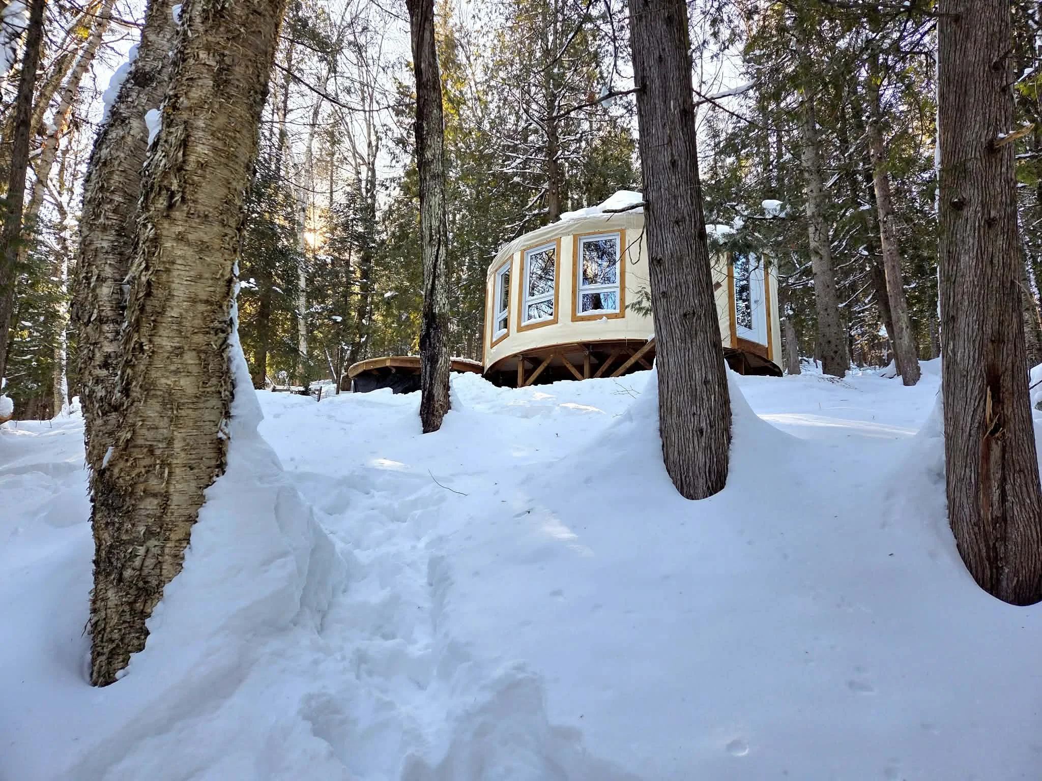 yourte extérieur hiver.jpg