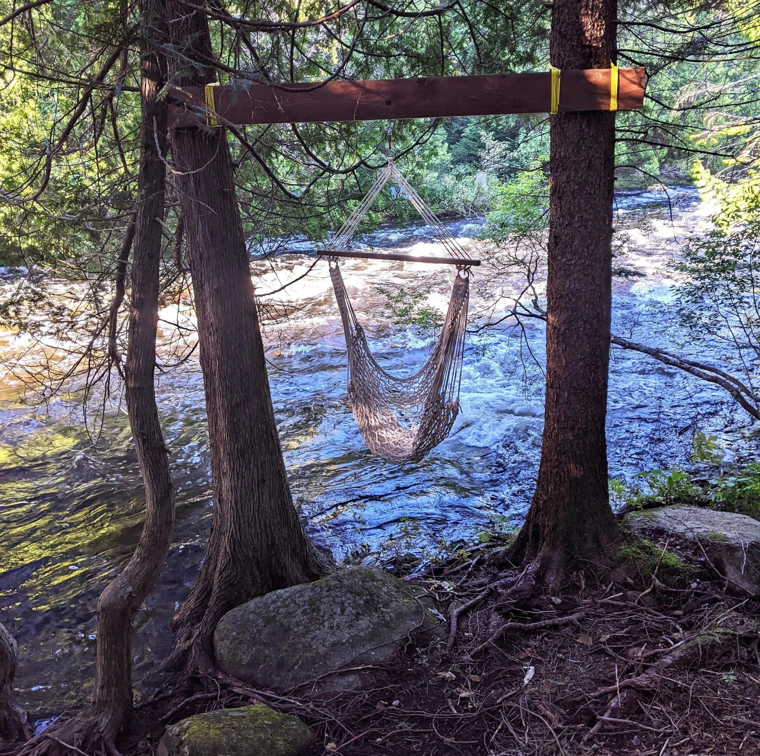 La balançoire au-dessus des eaux