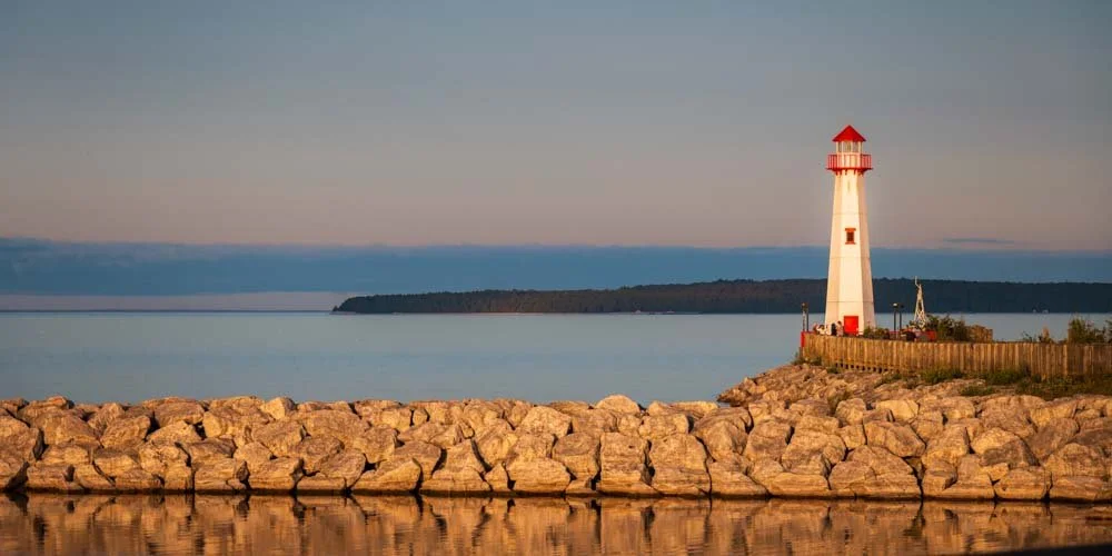 Golden Guardian of the Straits